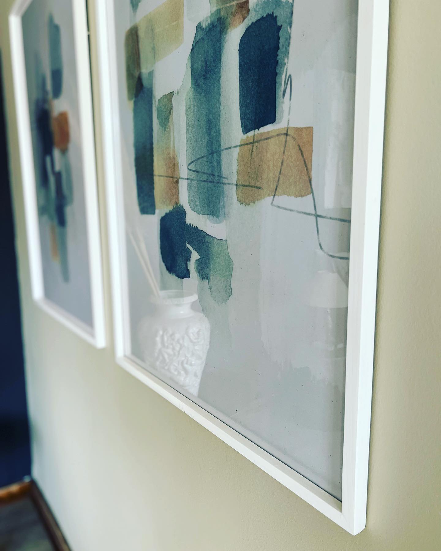 “Twins Basil!” - This pair from our framed art collection would add the touch of class needed to finish any space! 🔳🔳
▪️
▪️
▪️
Create custom frames 🔲
Print and frame your own images 🌇
Shop our collection of framed art prints 🎑
▪️
▪️
#pictureframes #art #decor #frames #minimalism #Scandinavianstyle #japandi #minimaliststyle #simplicity #styleicon
