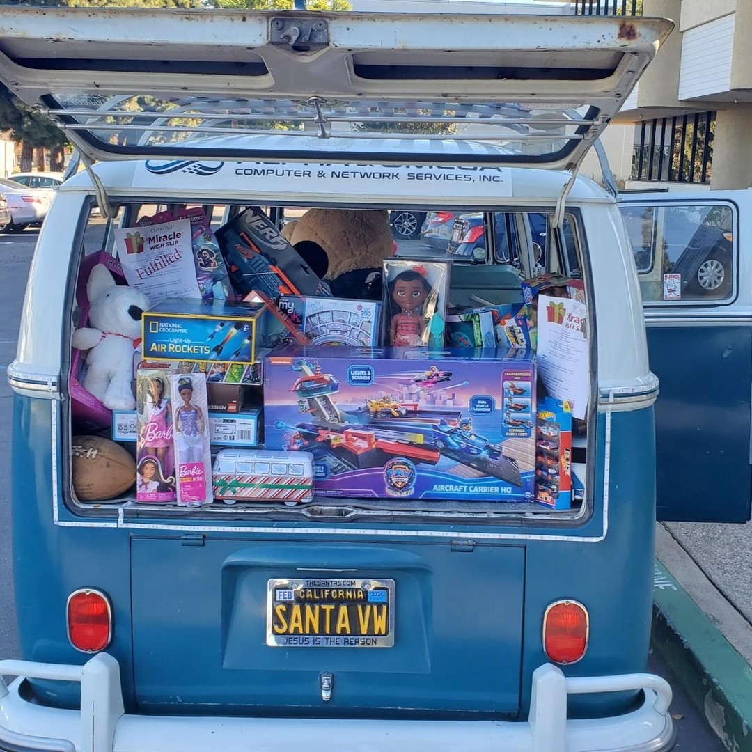 🎁 Olive Crest Toy Drive Delivery! 🎄
All the gifts from our Open House Toy Drive have found their way to Olive Crest! 🚗
#TheSantaCrew worked together to load up #theSantaVW in the spirit of giving.
A big shoutout to the Olive Crest team for their warm welcome and assistance unloading. 🤝
Feeling blessed representing the Santa Cause and spreading joy this Christmas, thanks to everyone who contributed to our Toy Drive. Your support has truly made a difference!🌟
#AlphaandOmega #OliveCrest #SpreadJoy #theSantaCause #HuntingtonBeach #SmallBusiness