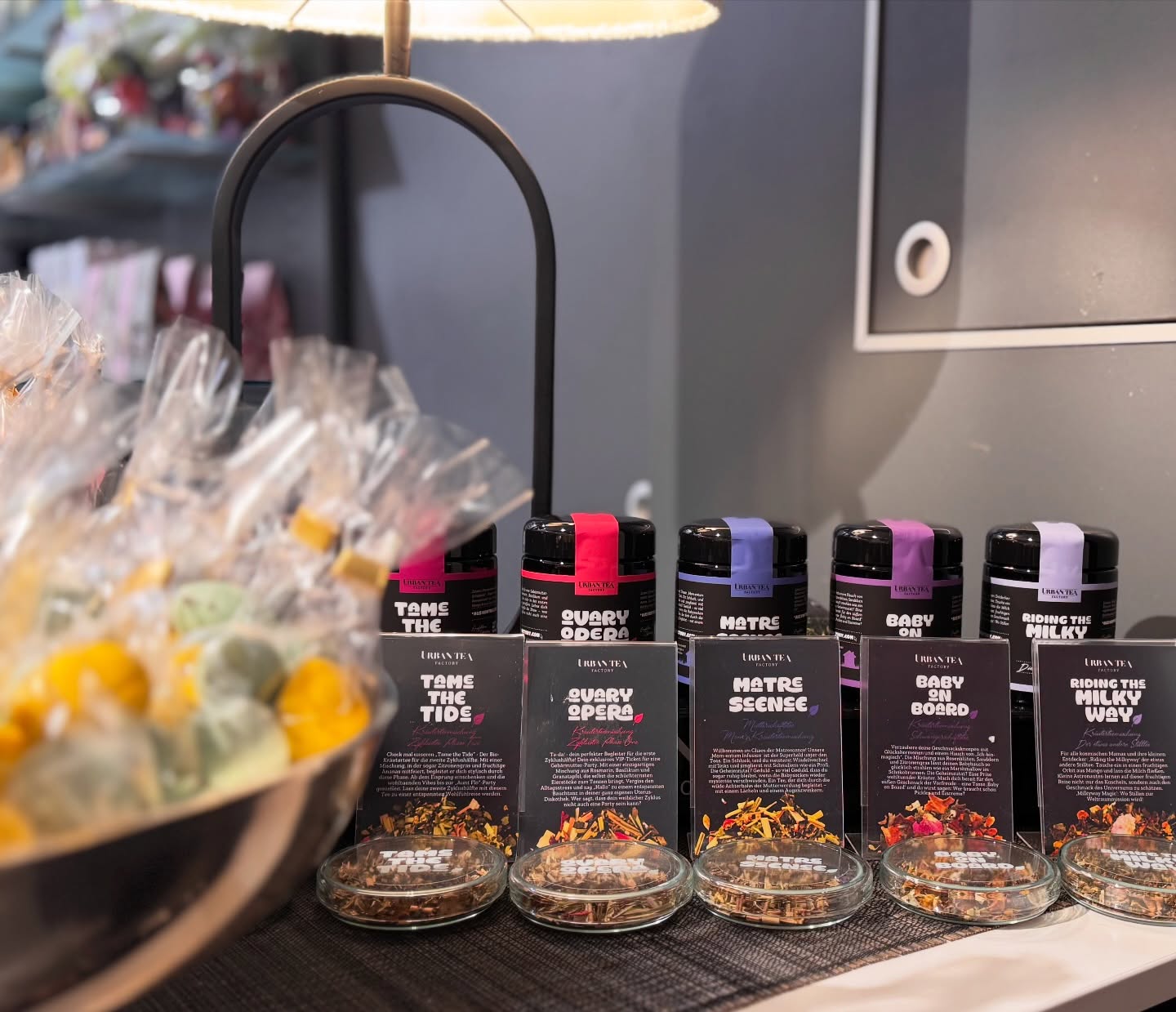 Meet your new daily ritual: Urban Tea
Bio, handgemischt & einfach next level Genuss.
Für alle, die mehr wollen als nur Tee –
selfcare in a cup. ☕️✨
#urbantea #tealover #selfcareritual #conceptstore