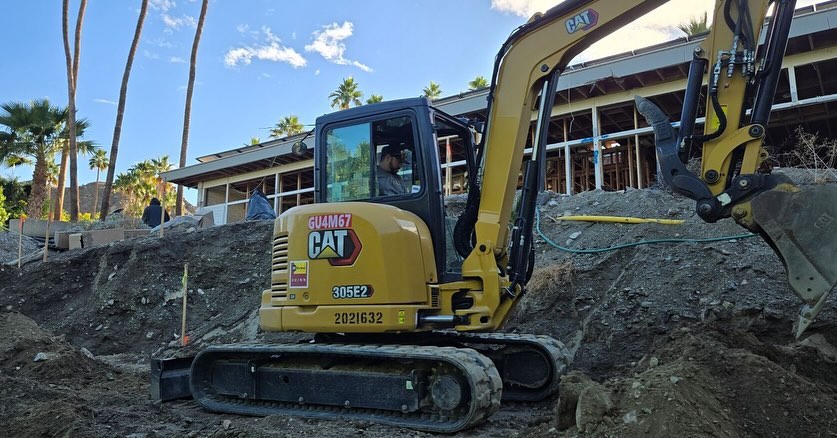 Over x on a bank cut in thunderbird cc. #D2 #dozer #613 #613scraper #scraper #watertruck #overexcavation #loader #cat930 #dingo #toro #coachellavalley #laquinta #afloresgrading #aar #construction #constructionlife. #newholland #skiploader #catequipment #caterpillar #hwmf