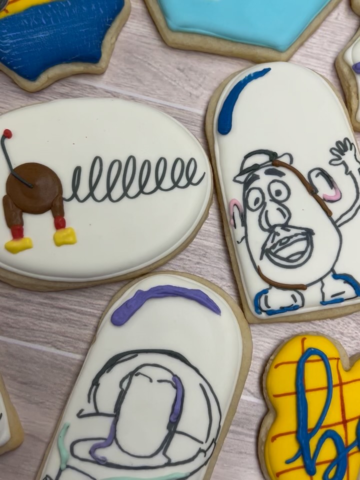 OBSESSED is an understatement! Boy-Story cookies are my new fav 🥰
#royalicingcookies #sugarcookies #boystorycookies #babyshowercookies