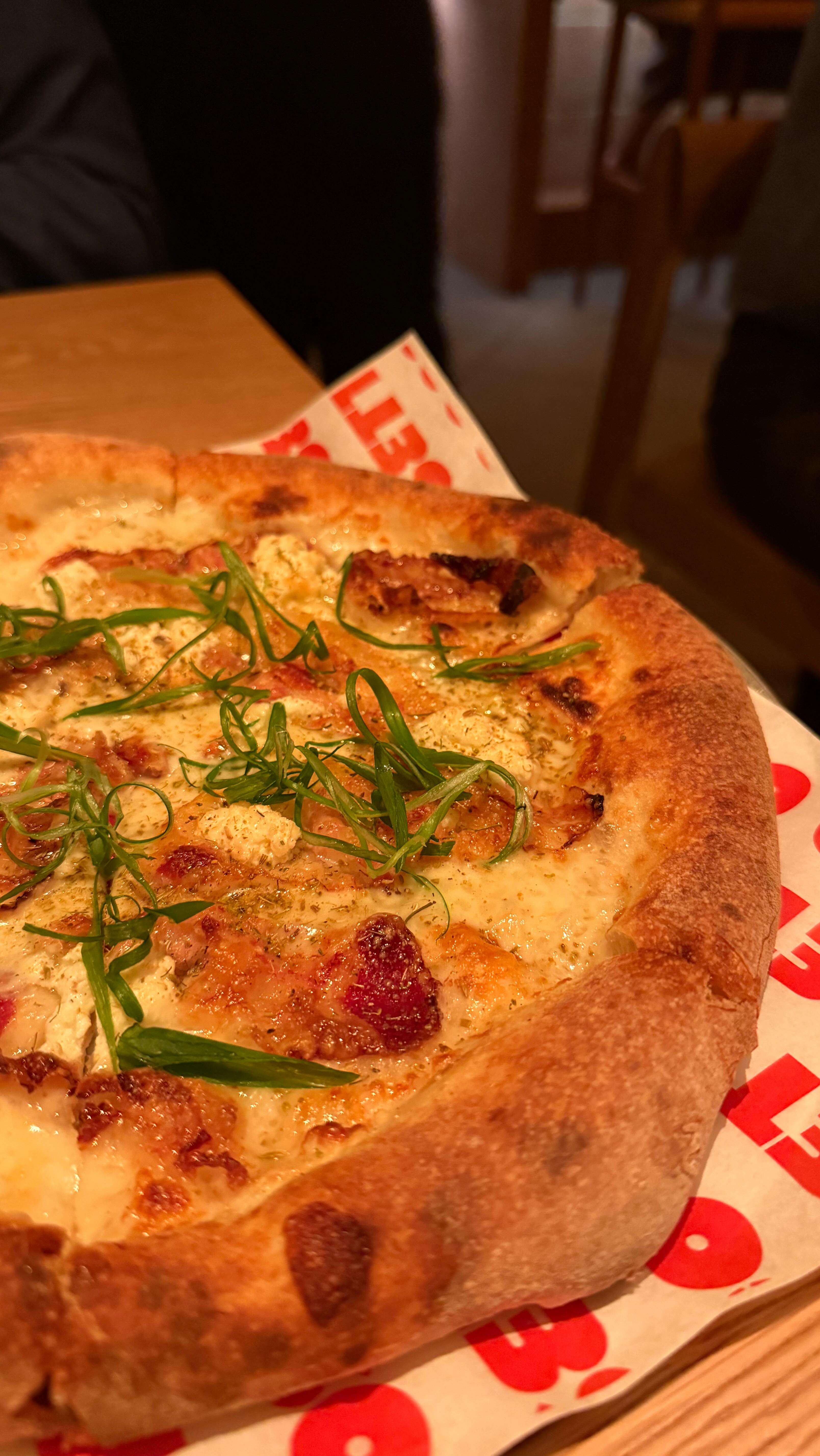 Another delicious stop on the LA Times 101 Best Restaurants list 🍕
Number 60 — Cosetta in Santa Monica🤩 Italian-Californian restaurant by @zpollack 🚗 Parking Situation: Convenient Parking Lot 🙌🏼
#pizza #pasta #italianfood #santamonica #ilovela