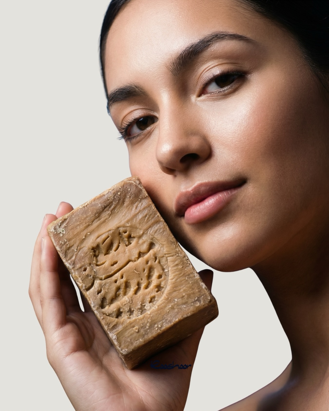 Aleppo soap is one of the oldest traditional soaps in the world, made mainly from olive oil and laurel oil.
Olive oil helps cleanse gently and soften the skin, while laurel oil is known for its purifying and soothing properties. 🌿
Shop now on rooshoor.co.uk