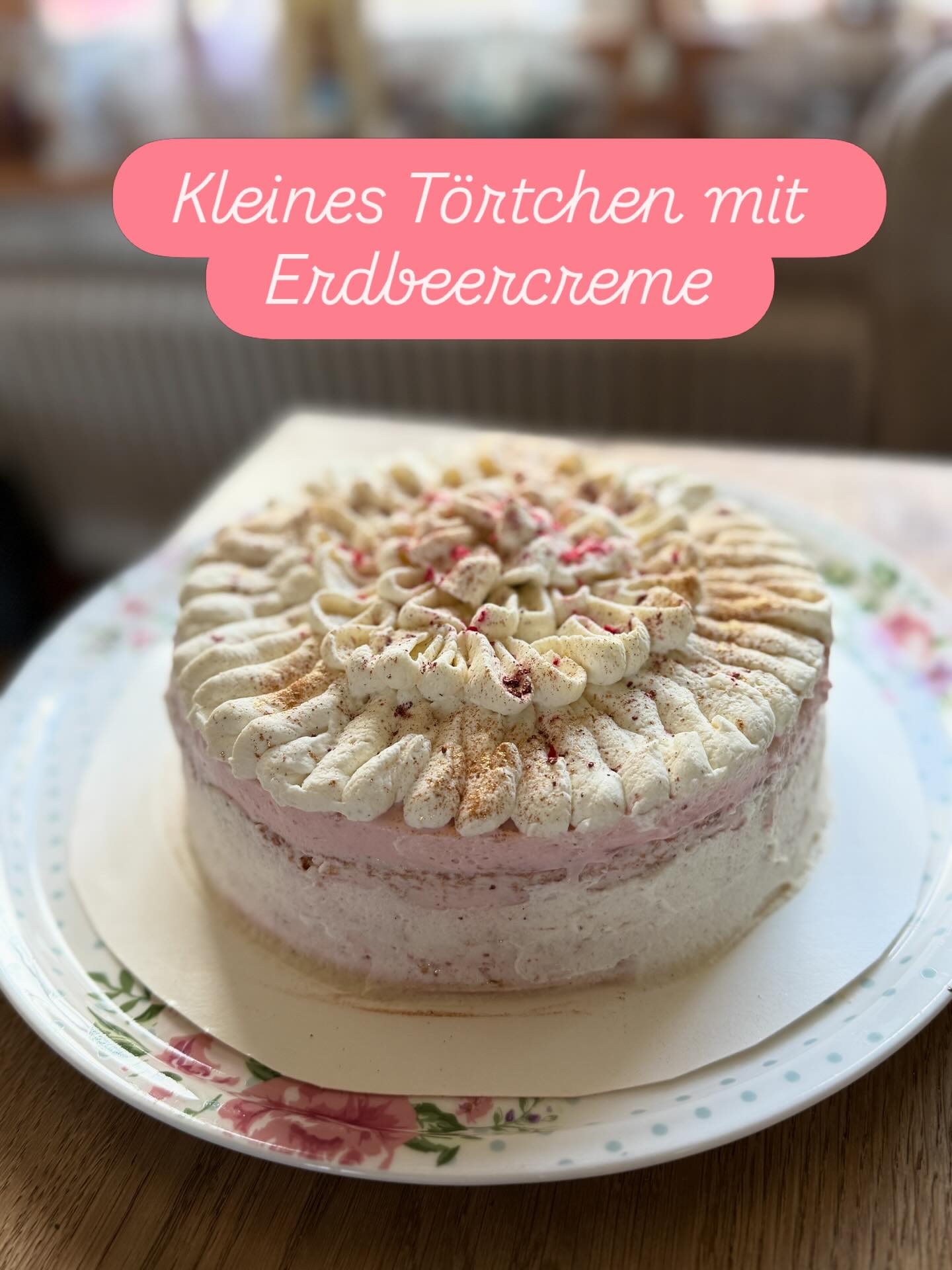 Klein aber fein, Torte mit Erdbeercreme #backtastisch #torte #törtchen #erdbeertorte #erdbeercremefüllung