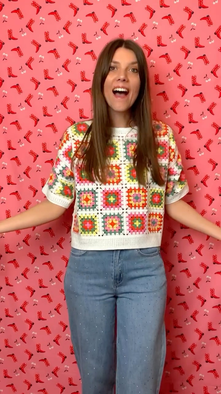 On est d’accord qu’avec le soleil, ce joli tee-shirt en crochet est parfait ?! ☀️
#crochet #couleurs #eshop