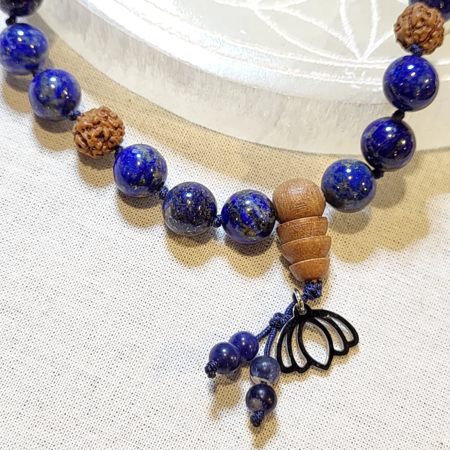 ✨️ De nouvelles créations de Mala ✨️
De la Lapis Lazui, Œil de Tigre, Labradorite et bien d'autres à découvrir à Cannes toute la journée ou bientôt en vente sur mon site internet
www.cecocrea.fr
Ou par simple demande en mp
#Cecocrea
#cecocreabijoux06
@garecroisette
@republiquedesartscannes