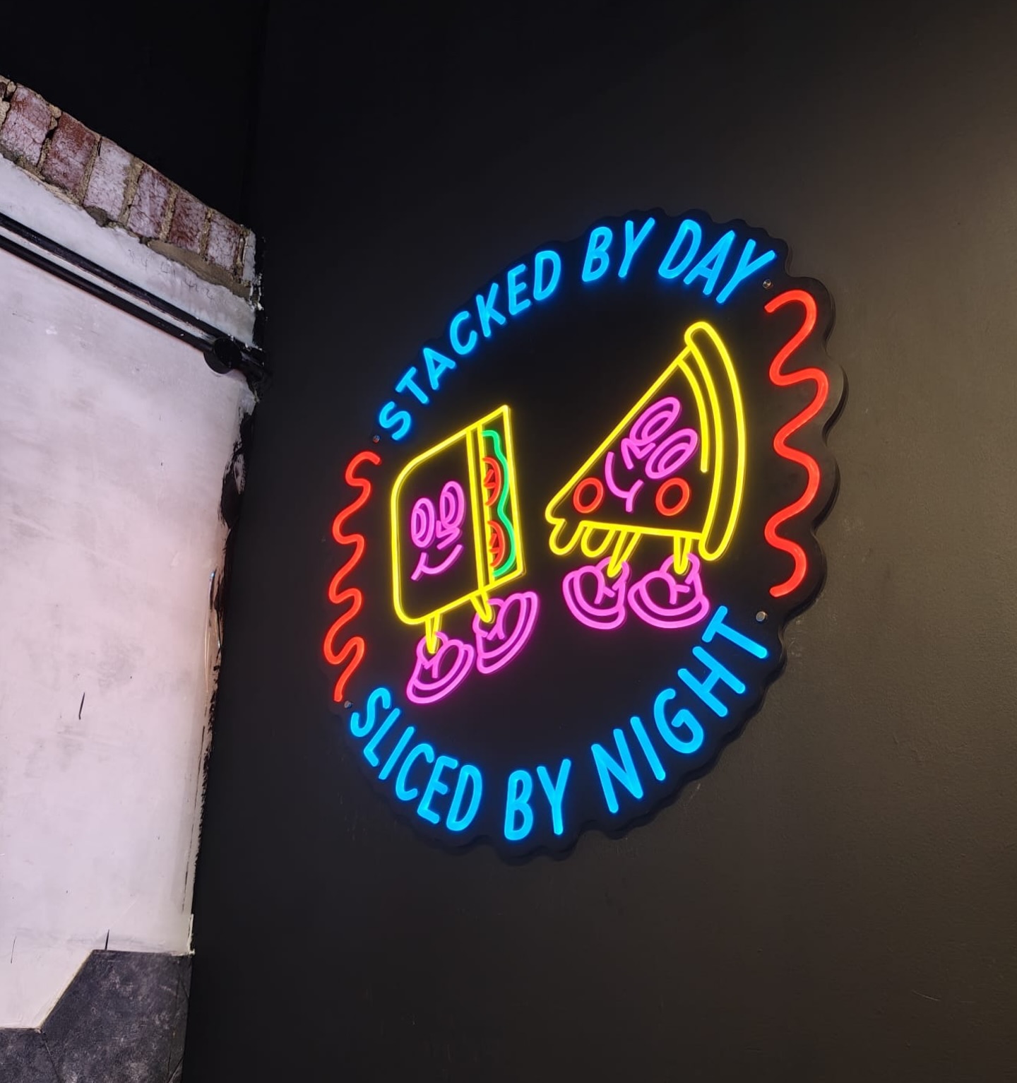 STACKED BY DAY, SLICED BY NIGHT 🍕✨
A custom neon piece we brought to life for @delisingapore — designed to stand out both day and night.
Featuring a mix of 12mm & 6mm premium LED neon tubes, carefully bent for clean lines, smooth curves, and that vibrant glow that instantly catches your eye 👀
Mounted on a precision-cut backing for a sharp, professional finish.
Paired with a warm glow acrylic light box, creating a soft, inviting presence that complements the space perfectly 🤍
But honestly…
the real highlight? The food. 🔥
And yes — the coffee was SUPER good too ☕️
Grateful for the trust and the warm hospitality.
This is why we love what we do.
📍 @delisingapore
📲 Custom neon & signage — DM us to bring your idea to life