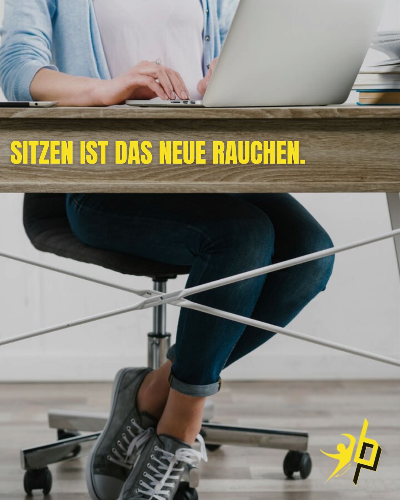 Sitzen ist das neue Rauchen. – klingt hart, ist aber näher an der Wahrheit, als viele denken.🙌
Wir sitzen im Schnitt 8–10 Stunden täglich.
Das Problem: Zu langes Sitzen kann das Risiko für Herz-Kreislauf-Erkrankungen, Übergewicht und sogar eine verkürzte Lebenszeit erhöhen.
👉 Studien zeigen sogar:
Mehr Bewegung im Alltag kann diese Risiken deutlich senken – manchmal reichen schon 15–30 Minuten täglich 
Also: Bewegung ist kein Extra – sie ist Pflicht.🏋️♀️
#bodyperformance #bodyperformancestudio #bodyperformanceleibnitz #xundmacher #diexundmacher