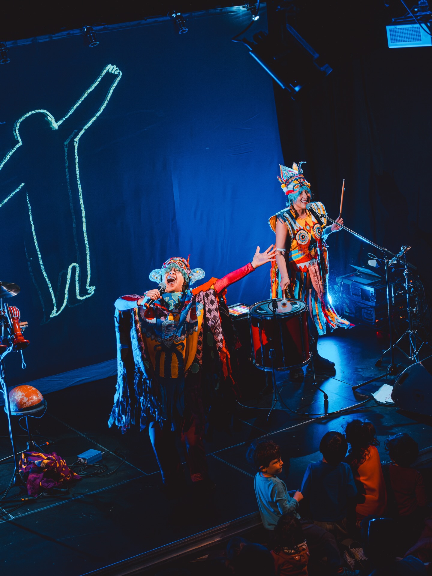 C’était la sublime et folle fête farfelue du monde pointu au Moulin @lenomad13 ✨
La fête continue dès aujourd’hui avec @babelmomes au @lepointfort.aubervilliers ! 🥰