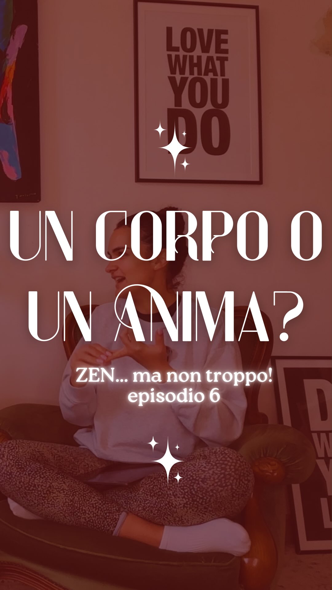 Tuo corpo non è solo un corpo.
È il tuo primo strumento di consapevolezza.
Ogni tensione parla.
Ogni respiro racconta qualcosa.
Ogni sensazione è un segnale.
Il problema?
Siamo stati educati a pensare troppo e sentire poco.
E se la vera spiritualità iniziasse proprio da qui…
dal corpo che abiti ogni giorno?
In questo episodio di ZEN MA NON TROPPO parliamo di come portare la spiritualità nella vita quotidiana, partendo da ciò che spesso ignoriamo di più: il nostro corpo.
🎧 Nuovo episodio oggi alle 19:00