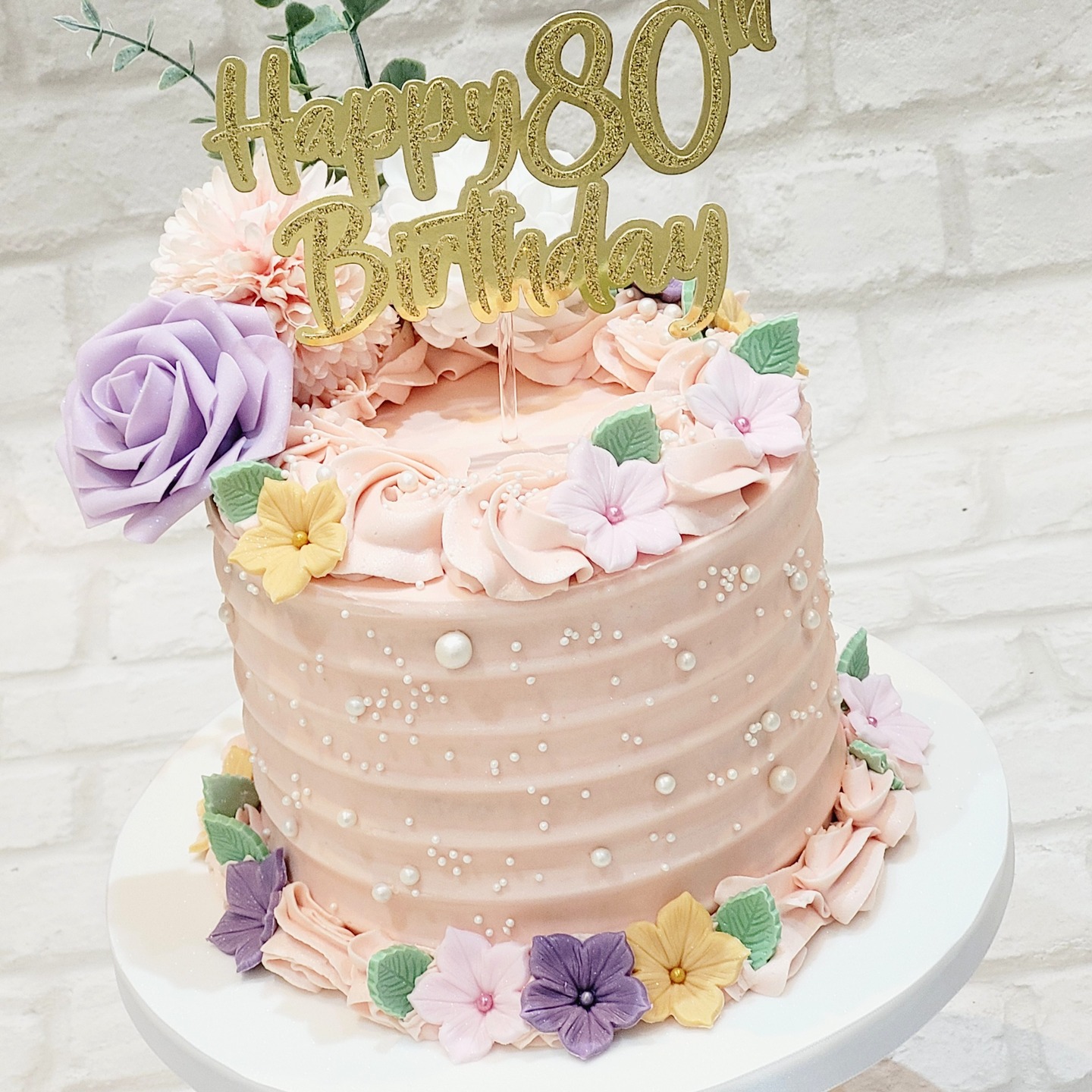 Eighty years of love, laughter, and unforgettable memories 💛✨
This elegant 80th birthday cake is all about soft blush tones, delicate florals, and a touch of golden sparkle to celebrate a truly special milestone. Every detail, from the hand-crafted sugar flowers to the pearl accents, is designed to make the moment feel as beautiful as the memories being honoured.
Because turning 80 deserves nothing less than something extraordinary 🎂
#80thBirthday #MilestoneCelebration #ElegantCakes #BirthdayCakeDesign #CelebrationCake