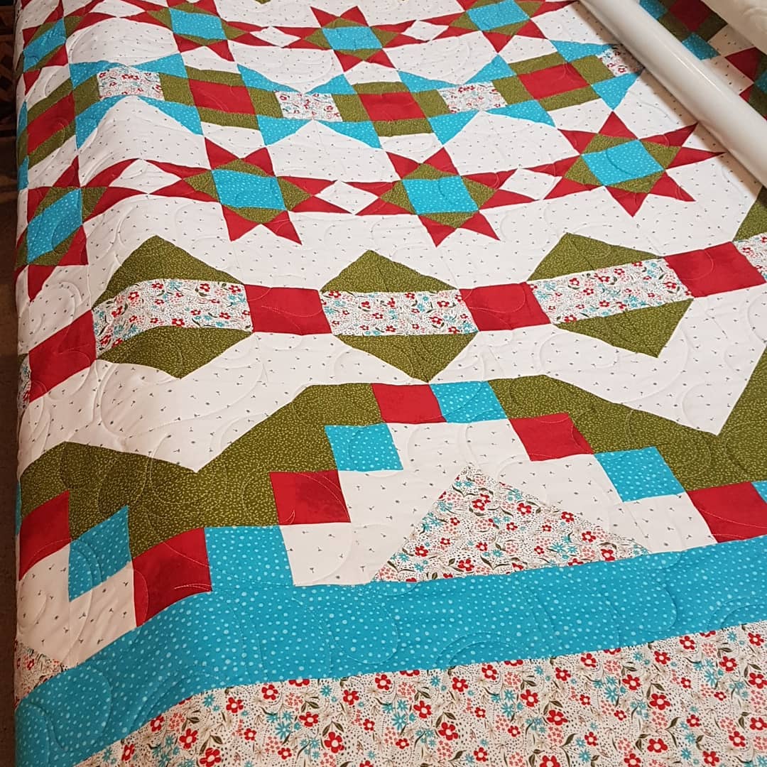 It's such a cool feeling when I get to work on a client's quilt that was made using one of my quilt patterns. This was a mystery quilt I designed this past spring for the quilt guild I belong to. I love the combination of fabrics she used!
#quiltingismypassion #corazon #longarmquilter #quiltersinvictoriabc #quiltersofinstagram #canadianquilter #apqsmillie30 #quiltpath #apqsquilting #mysteryquilt