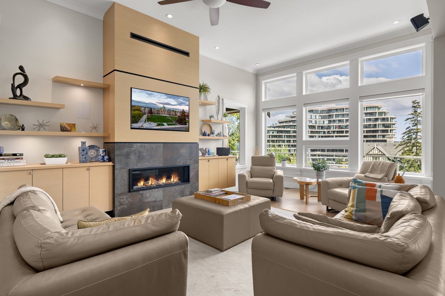 Warm, bright, and beautifully designed - this modern living space combines comfort and sophistication. Floor-to-ceiling windows bring in natural light, highlighting every detail from the sleek fireplace to the soft neutral tones.
#realesatephotography #homedecor #instahome #yyjrealtor #yyjrealtors