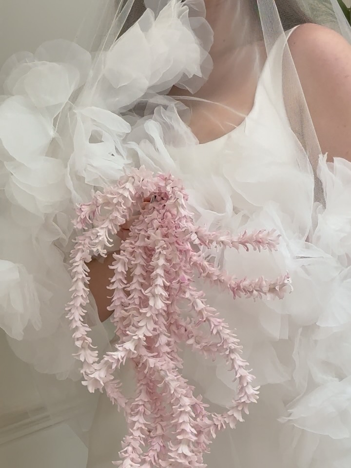 Hyacinth, but softer.
Looser. More fluid.
Designed with movement in mind.
photography: @fayewildephotography
bts: @curatedcontentco_
venue: @vicarageboutique
hair: @leahbaileyhair
mua: @amazingrace
edibles: @clareellenstudio
floristry: @katyrosemayfloral
stationary: @holdstudiolondon
bridal: @francesdaybridal
jewellery: @Inidjewellery
model: @wrightolivia
nottingham wedding florist | uk wedding flowers | editorial floral design | seasonal blooms