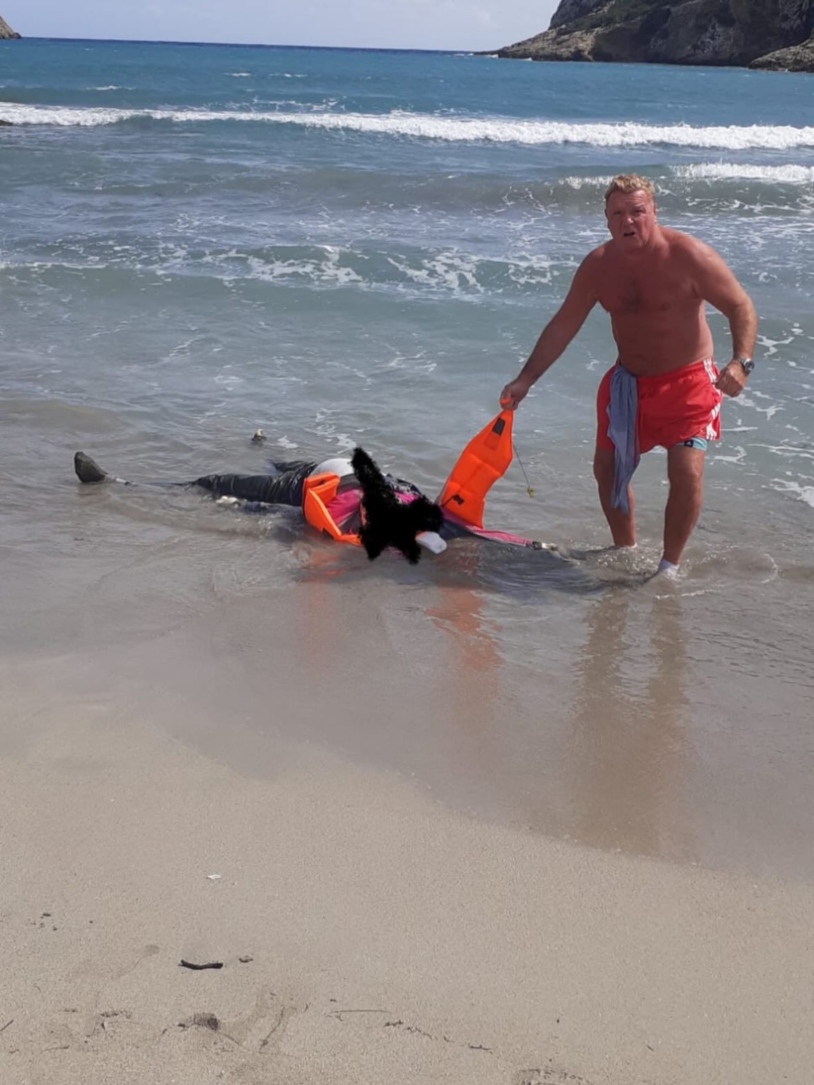 The sad reality of illegal immigration, today 19th March, sitting on my balcony in Ibiza and seeing this poor young man floating face down out at sea. I ran down, swam out and pulled his young lifeless body to the shore, heartbreaking,🙏 #ibiza #noticiasibiza #ibizahoy #pateras