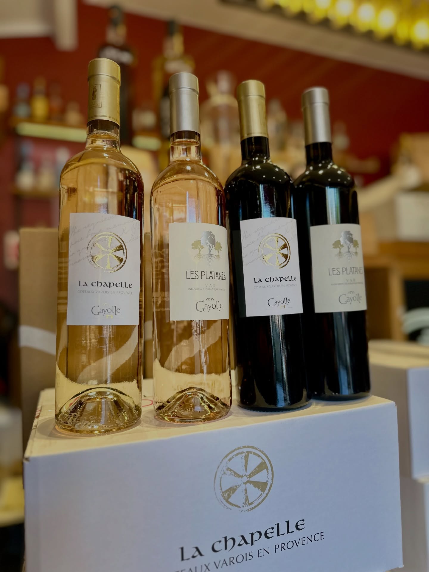 Et biiim
Retour du domaine de la Gayolle sur les rosés 2025 !
Et cette année, on ajoute les rouges
Les platanes
Merlot avec un peu de cabernet sauvignon
C’est frais croquant et fruité , ça sent le BBQ.
La Chapelle
Grenache syrah , les fruits rouges et les épices avec du soleil dedans.
2 rouges qu’on va s’arracher à prix tout doux
#cannes #marcheforville #caviste
#glouglou #provence