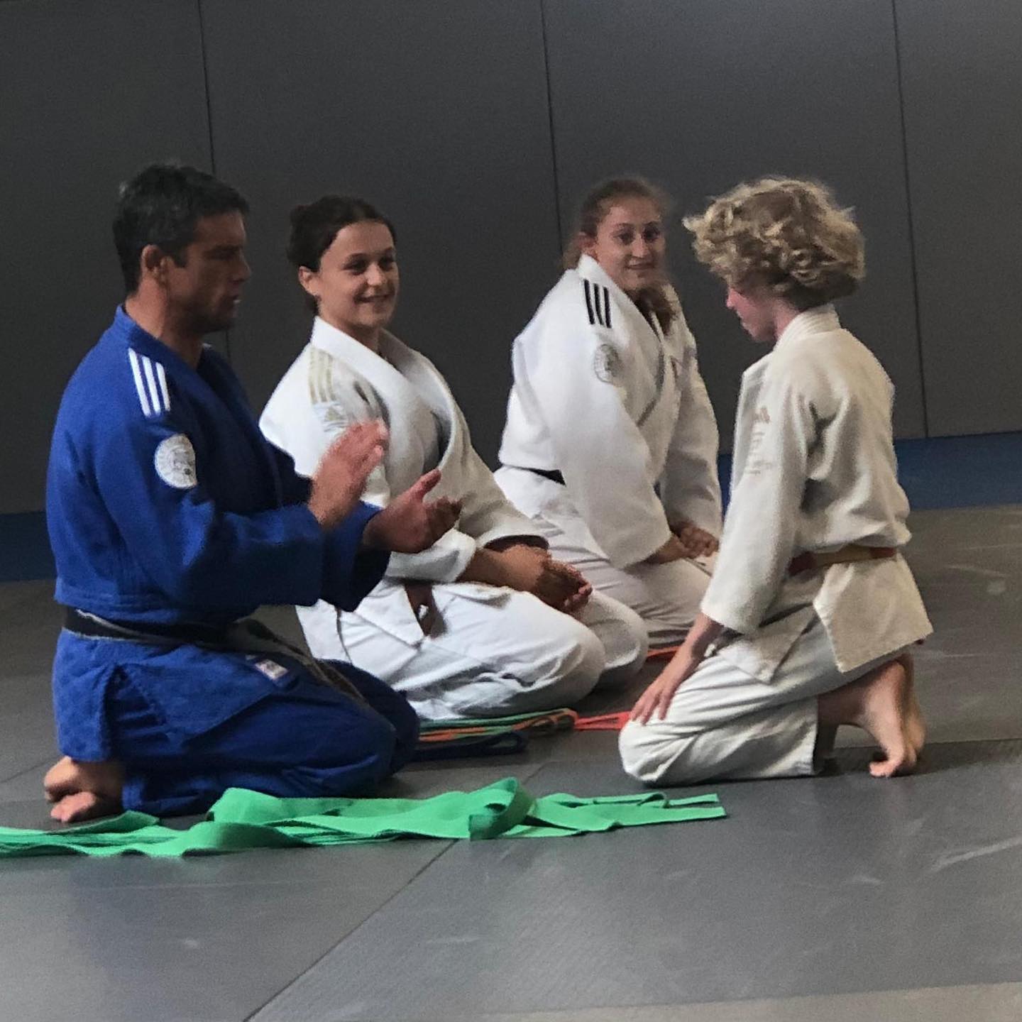 Une belle soirée inoubliable pour la remise de ceinture chez les Benjamins Minimes 🥰🔥🔥🔥🤩🥋😍
#dojostmartinois
#photojudo
#judodebutant
#artmartiauxlandes
#century21bayonnenivadour
#judoorx