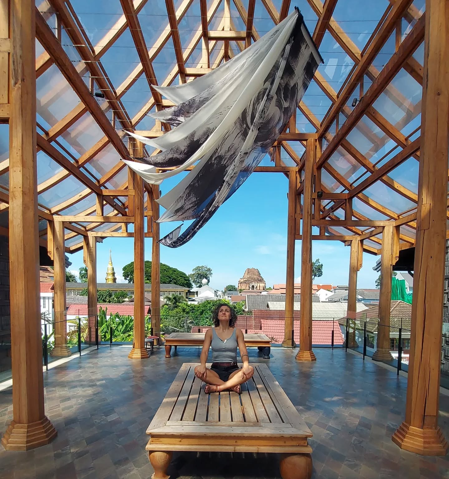 Arriving to Pai residence in Chiang Mai after what felt like a few days of travel was overwhelming but seemed familiar. Like if the journey ahead was going to be overstimulating. And of course as the universe has my back through my walk out the next day i stumbled upon this little gem. @kalm_village
What a precious day of exploring this beautiful mindful space made out of recycled wood, reconnecting all the elements with minimalism and creative simplicity. Coffee shop and restaurant, library, lounging areas, meditating space, work areas and workshops (i took a weaving one). A space for living mindfully and making space for more BEING.