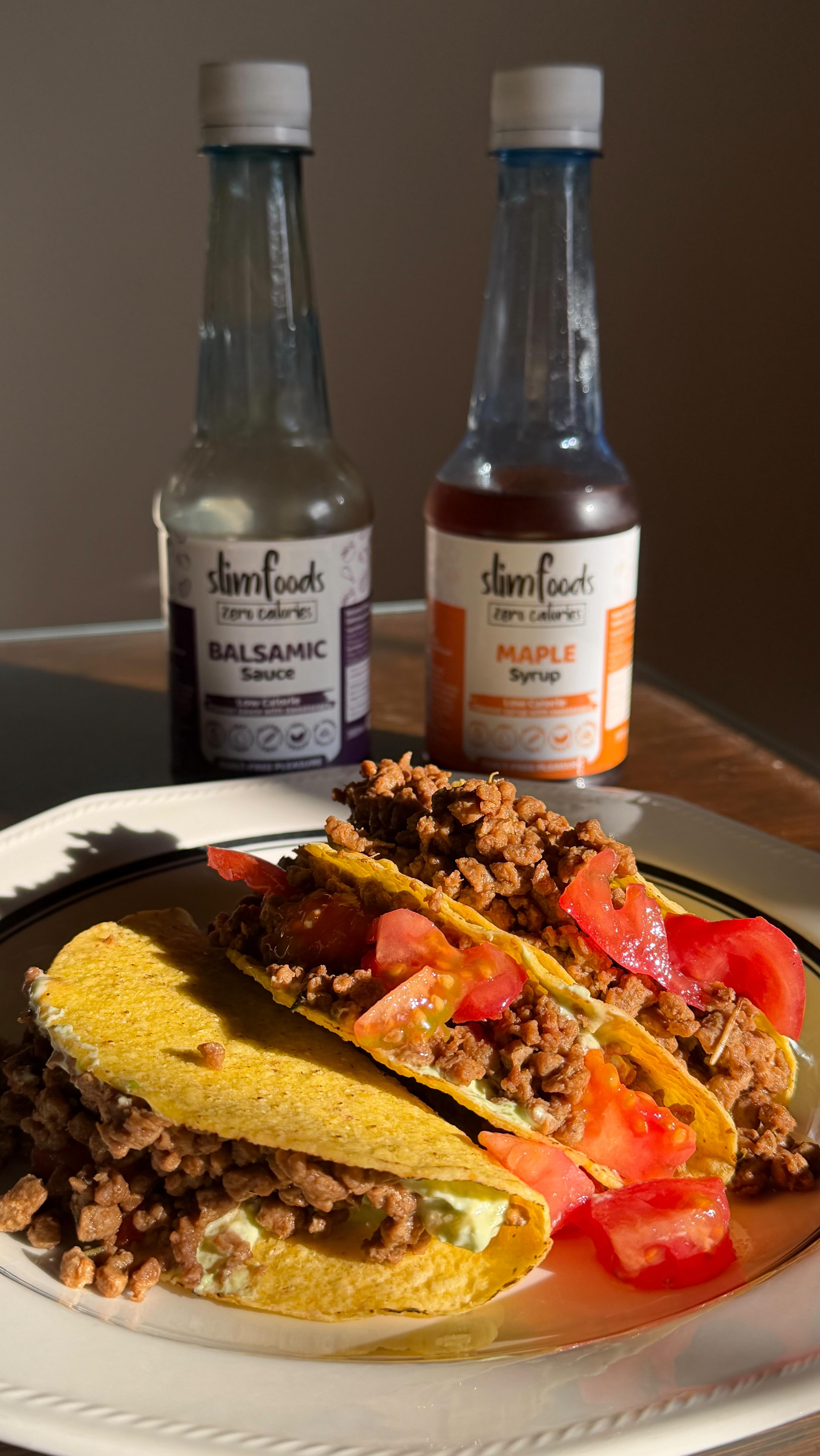 𝑉𝑒𝑔𝑎𝑛 𝑚𝑖𝑛𝑐𝑒 𝑡𝑎𝑐𝑜𝑠 🌮✨
𝑉𝑒𝑔𝑎𝑛 𝑚𝑖𝑛𝑐𝑒:
🥣Υλικά (για 4 μερίδες)
Για την σως:
•1 κουταλιά dark soy sauce (10ml)
•1 κουταλιά μουστάρδα (15g)
•2 κουταλιές 𝐵𝑎𝑙𝑠𝑎𝑚𝑖𝑐 𝑠𝑎𝑢𝑐𝑒 𝑆𝑙𝑖𝑚𝐹𝑜𝑜𝑑𝑠
•1 κουταλιά 𝑀𝑎𝑝𝑙𝑒 𝑠𝑦𝑟𝑢𝑝 𝑠𝑎𝑢𝑐𝑒 𝑆𝑙𝑖𝑚𝐹𝑜𝑜𝑑𝑠
•Θυμάρι
•Δεντρολίβανο
•Μπούκοβο
•400γρ. νηστίσιμο κιμά σόγιας
•50ml νερό
🫡Εκτέλεση:
1. Σε ένα μπολ πρόσθεσε όλα τα υλικά για τη σως και ανακάτεψε.
2. Σε ένα αντικολλητικό τηγάνι πρόσθεσε τον κιμά σόγιας με 50ml νερό και ανακάτεψε.
3. Όταν πάρει βράση, πρόσθεσε την σως και ανακάτεψε. Αν θέλεις πρόσθεσε περισσότερο 𝐵𝑎𝑙𝑠𝑎𝑚𝑖𝑐 𝑠𝑎𝑢𝑐𝑒 𝑆𝑙𝑖𝑚𝐹𝑜𝑜𝑑𝑠 .
4. Ο κιμάς σόγιας δεν χρειάζεται μεγάλο χρονικό διάστημα για να ψηθεί (περίπου 10-15 λεπτά).
🌟🌮𝑉𝑒𝑔𝑎𝑛 𝑚𝑖𝑛𝑐𝑒 𝑡𝑎𝑐𝑜𝑠: πρόσθεσε τον κιμά σόγιας σε tacos με γιαούρτι κανονικό ή γιαούρτι σόγιας, αβοκάντο και ντομάτες ψιλοκομμένες.
📝Διατροφική αξία για όλη τη συνταγή κιμά:
607kcal
15g FAT
40g CHO
68g PRO
📝Διατροφική αξία ανά μερίδα κιμά:
152kcal
4g FAT
10g CHO
17g PRO
𝐵𝑦 𝑁𝑢𝑡𝑟𝑖𝑡𝑖𝑜𝑛𝐹𝑖𝑡𝑠𝑌𝑜𝑢.
#slimfoods #slimfoodsonline #slimfoodssyrup #slimfoodssauce #fasting