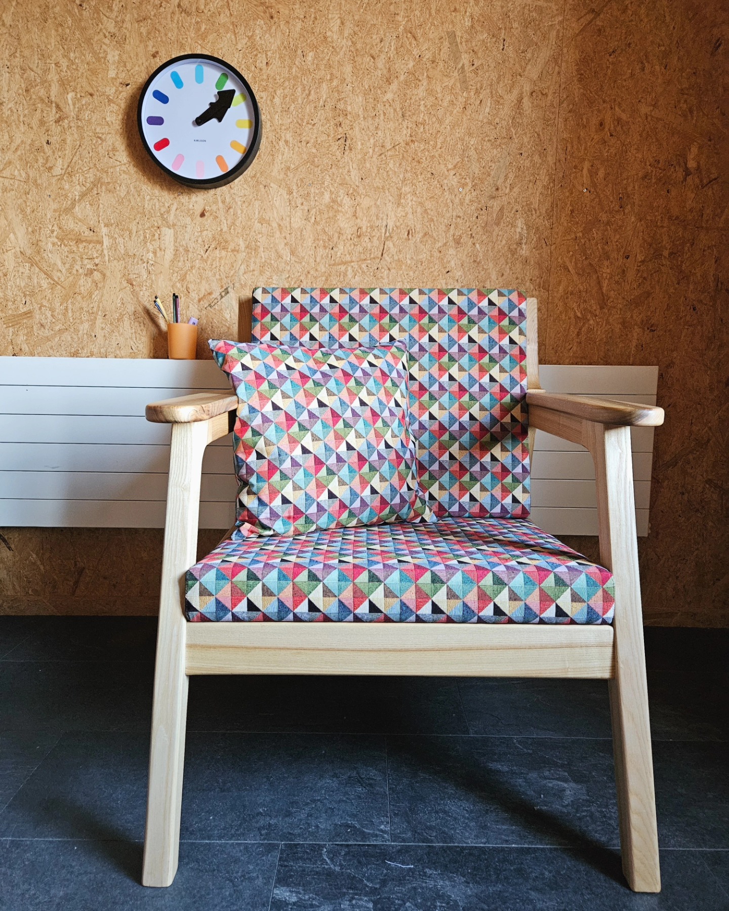 bunt, bunter, Konfetti!
Eigensgebaute Holzsessel von Familie B. aus G. wurden mit Kissen fertiggestellt. Was für ein tolles Farbenbad!
#wohnerei
#polsterwerkstatt
#machdirdieweltwiesiedirgefällt