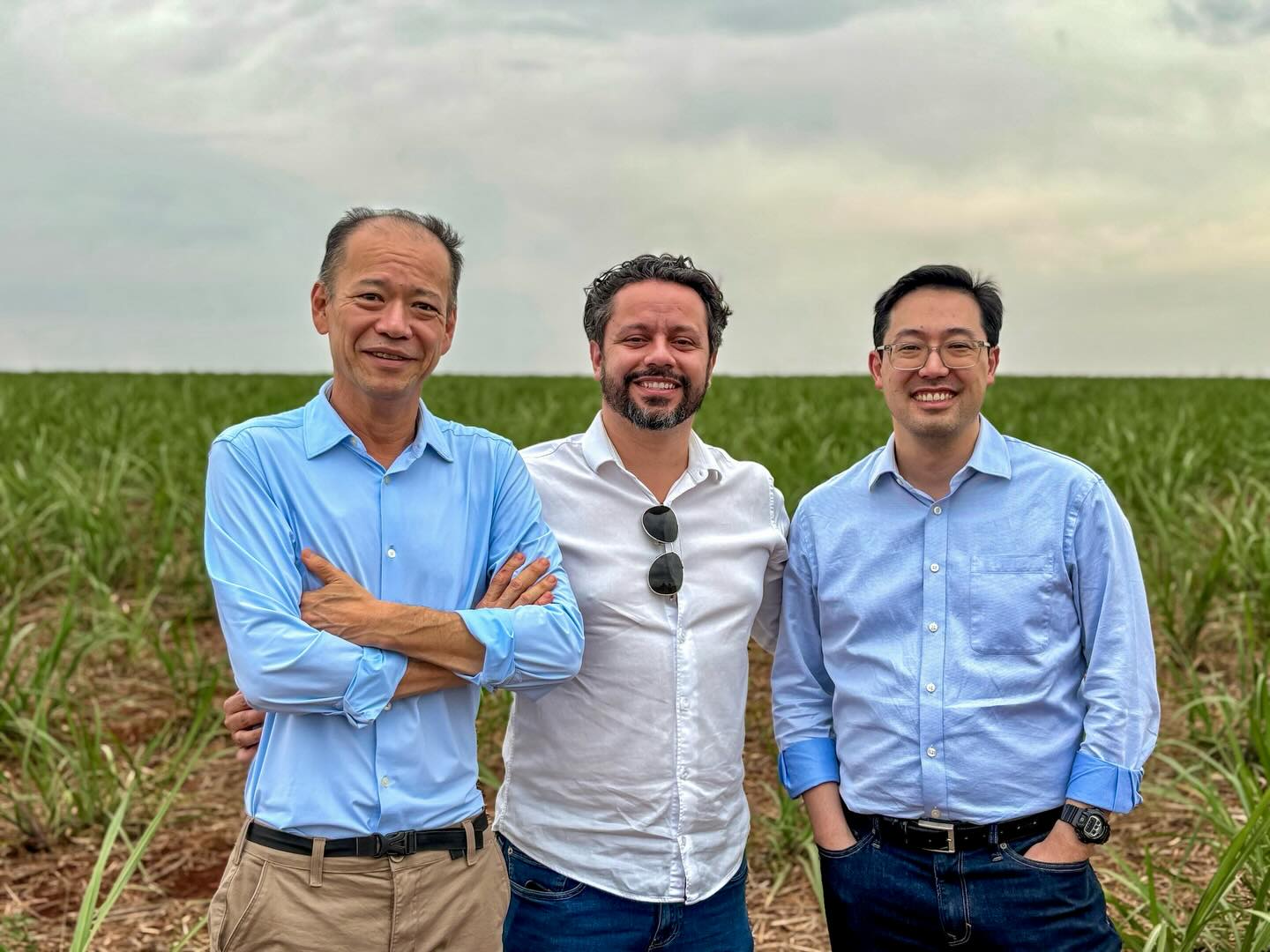 Cada membro da equipe, dentro de sua área de atuação, traz uma expertise diferente.
Estratégia, análise técnica, visão de mercado, inovação.
Quando essas competências se complementam, o resultado é mais consistente, mais preciso e mais seguro para nossos clientes.
Neste dia, Lucas (diretor de produtos) , Ricardo e Philip (diretor de tecnologia) estiveram juntos no campo, em visita a um cliente, reforçando algo que faz parte da essência da Cyan: proximidade, alinhamento e entendimento real da operação.
Porque decisões mais inteligentes começam com escuta, presença e visão integrada.
Cyan - sempre que precisar.
Fale com nossa equipe no direct.