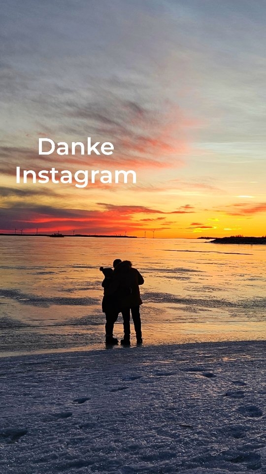 Danke Instagram🙏♥️
📍Snow Experience 365
Gefrorener See in Kemi, nur ein Stück von der schwedischen Grenze entfernt.
Die Sonne geht langsam unter und das Eis leuchtet in warmen Farben im Dezember ca 14uhr Sonnenuntergang.
➡️ Speicher dir dieses Reel für deine nächste Finnland-Reise.
Du wirst es brauchen.
Folge mir 👉 @chrissiontheroad
für echte Realität unterwegs, Reisetipps & Reiseinspiration.
#sunset #finnland #reisen
#urlaub #sunsetlover