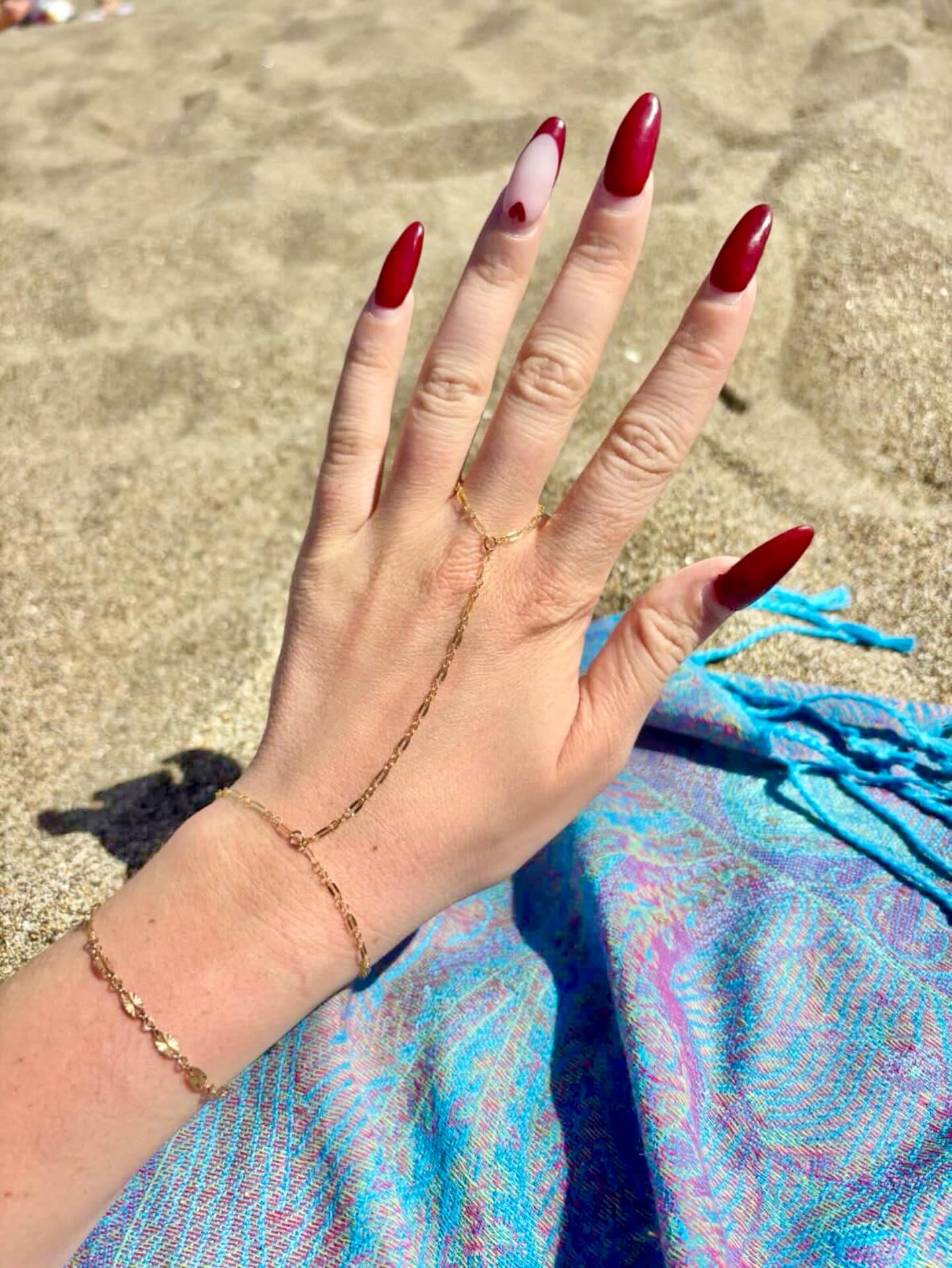 This warm weather has us in the mood for 14K Gold Filled hand chains🤎 + beach🏖️ + sun☀️
.
.
#permanentjewelrylivermore #permanentjewelrysouthbay #permanentjewelrysanjose #permanentjewelrysanfrancisco #permanentjewelrybayarea