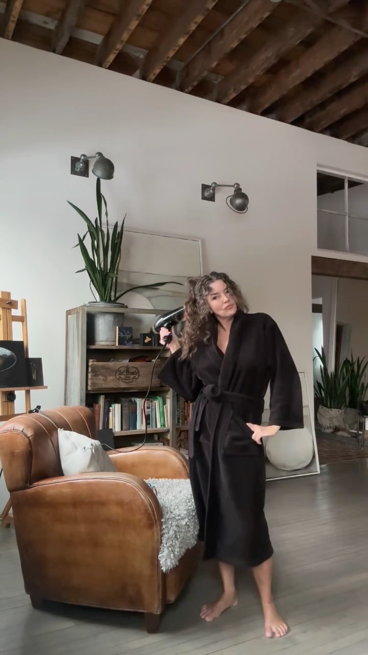 Grwm & see one million ways of how to tie a scarf. ( and one million scarves rolling in shortly!) jacket in stock by @dl1961