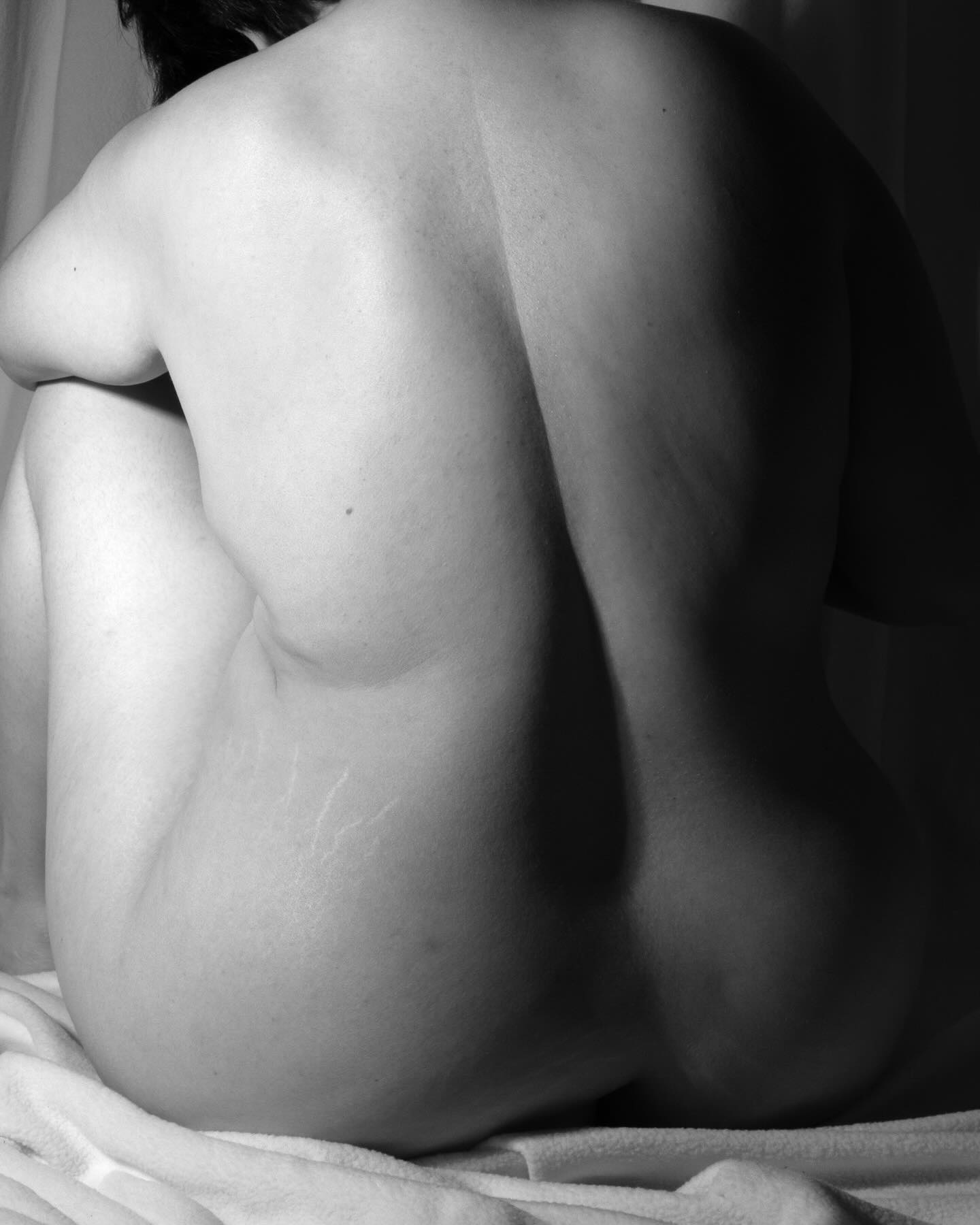 Stephanie Schwiederek (@steph.schwiederek) is an American multidisciplinary artist whose practice spans photography, moving image, writing, and poetry. She earned her BFA from the Mason Gross School of the Arts at Rutgers University in 2018, where she received the Brovero Photography Prize, and completed her MFA at the School of the Art Institute of Chicago in 2020. She was an attendee of the Chico Review 2025 and is currently participating in the FOLIO 2025/2026 Masterclass with PhMuseum. Schwiederek’s work has been exhibited nationally and internationally and is held in the collections of the Art Institute of Chicago, the Chicago Artists Archive, and the Joan Flasch Artists’ Book Collection.
“Ever since I was a young girl, I felt envious of the opposite sex and exhausted by the policing of my body; what I was allowed to show, what had to be hidden, what behavior was acceptable, and who got to decide. I’m interested in the hierarchy of the gaze and how it has shaped our understanding of power, tenderness, and visibility; particularly through the lens of gender.
The framework of I’ll See You in the Morning lies in the disruption of conventional binaries and challenges narratives by positioning intimacy and identity at the center of the visual experience. I question who holds the power in the image, how that power shifts, and what it means to assert agency over one’s own body and representation.”
Check out Stephanie’s work and others in the Self-Portrait 3 issue of Pearl Press at pearl-press.com/self-portrait-3 (link in bio)
-
#pearlpress