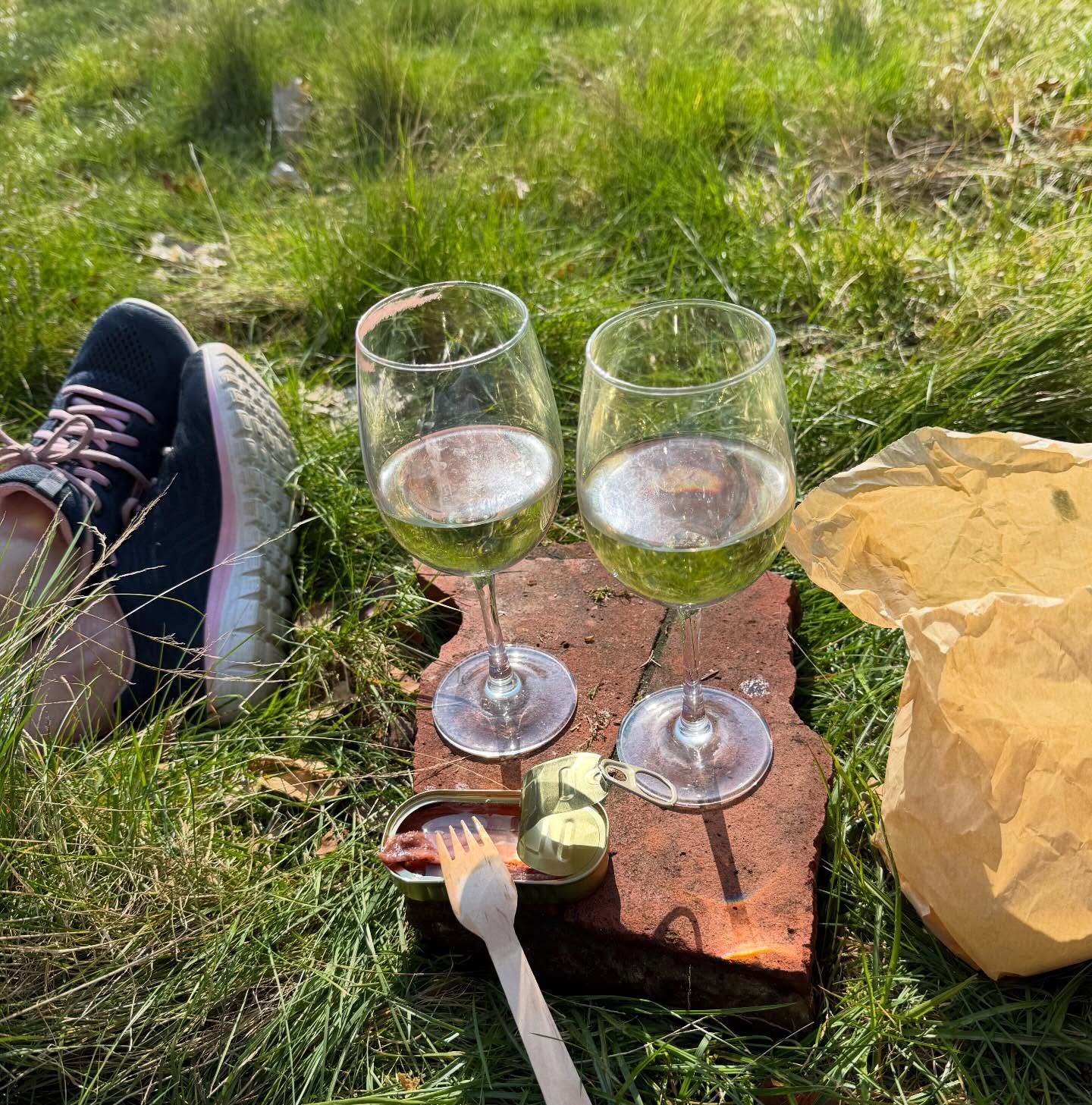 Picnic season has begun…🧡☀️
#picnic #springtime #surreyhills #winelover