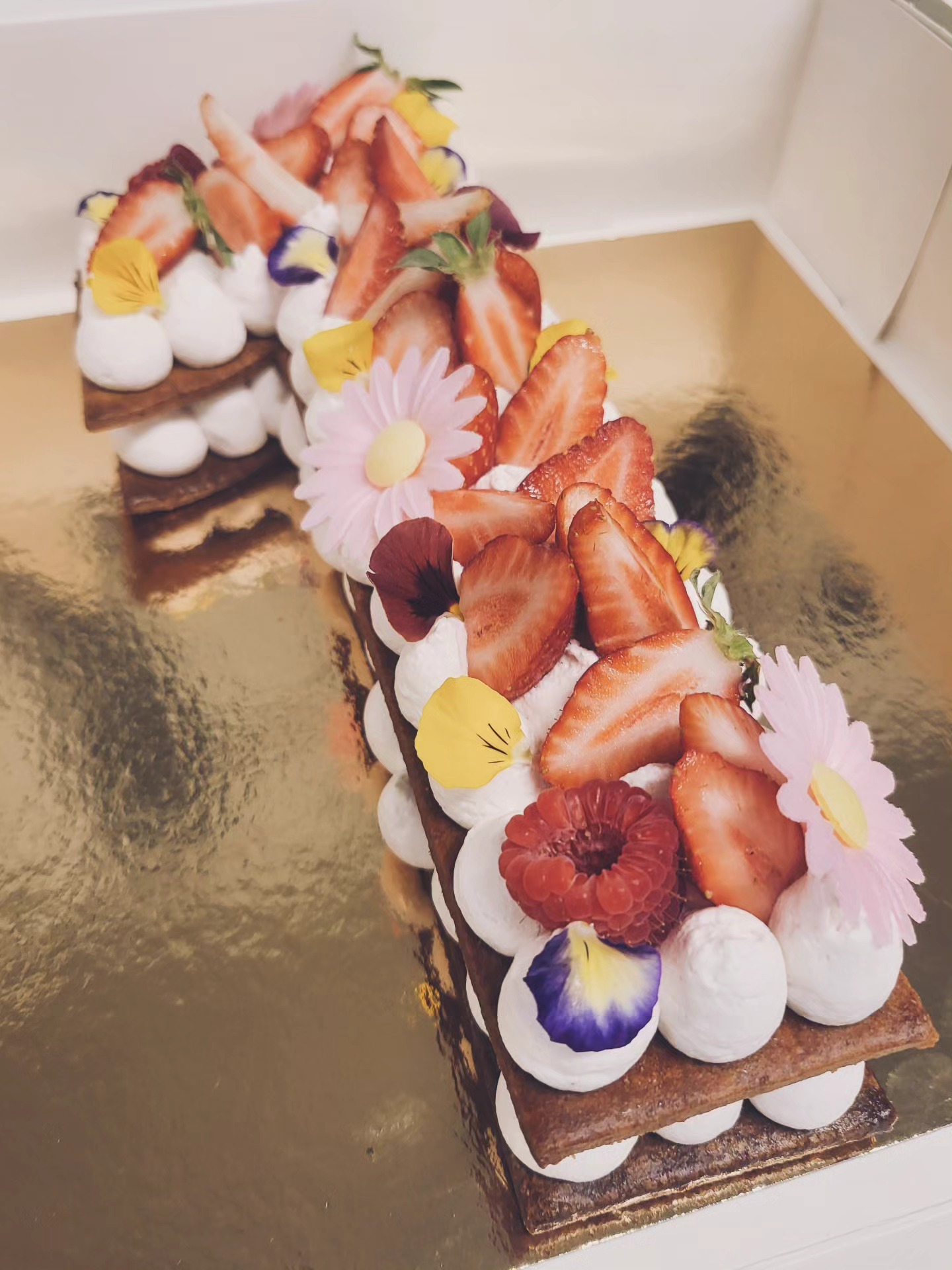 ✨️ Number Cakes ✨️
La commande de Number ou Letter Cakes est disponible. Jetez un œil sur le site pour plus d’informations 😉 :
↪️https://www.loiseaunocturne.com/la-carte
#numbercakes #lettercakes #pastryinspirations #foudepatisserie #pastryinspirations #pastrygram #foodie