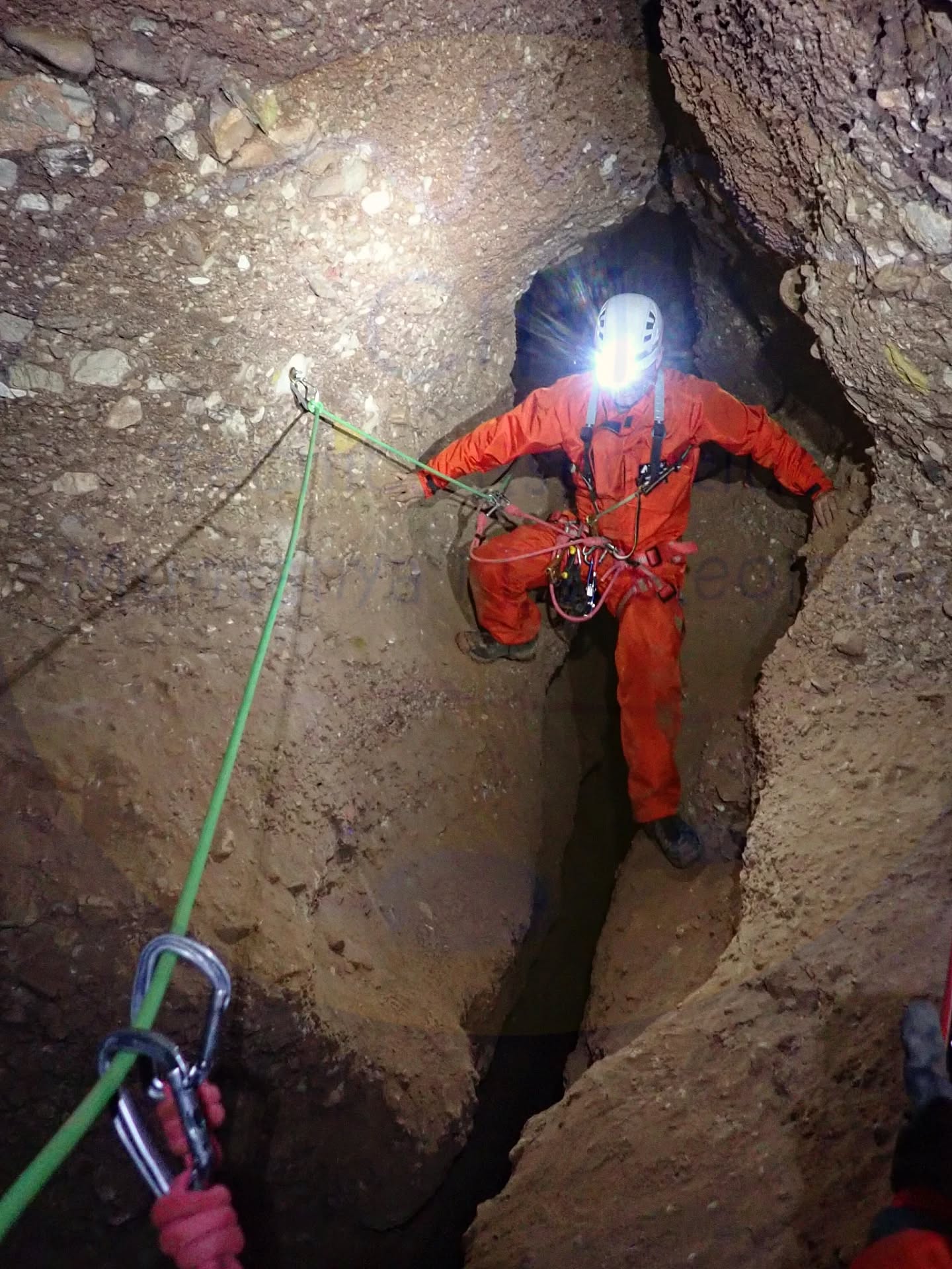 Hem tornat a gaudir de l'espeleologia en una de les nostres zones preferides, el Parc Natural de Sant Llorenç del Munt i la Serra de l'Obac. ✨
Entre roques, silenci i molta motivació, gaudim de l'experiencia de conectar amb la natura, superar-nos i sentir l:emoció a cada pas.
