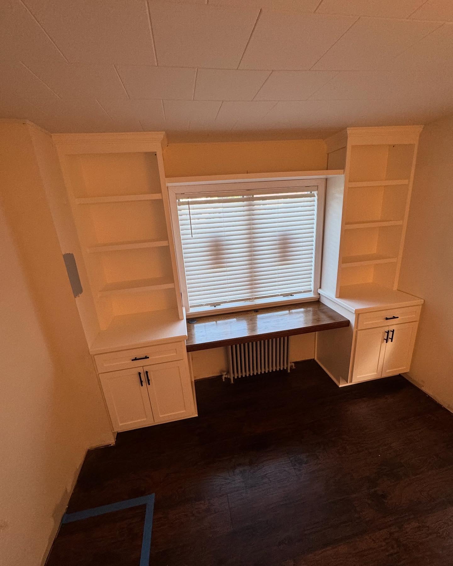 We just finished up a custom office built in right in time for the holidays ! Featuring one piece CNC’d HDF doors. Stained red oak desk, soft close hinges and slides, satin spray finish , also offered custom storage solution for their closet. For all quote requests please email elitemillworkllc@gmail.com 2025 booking fast!