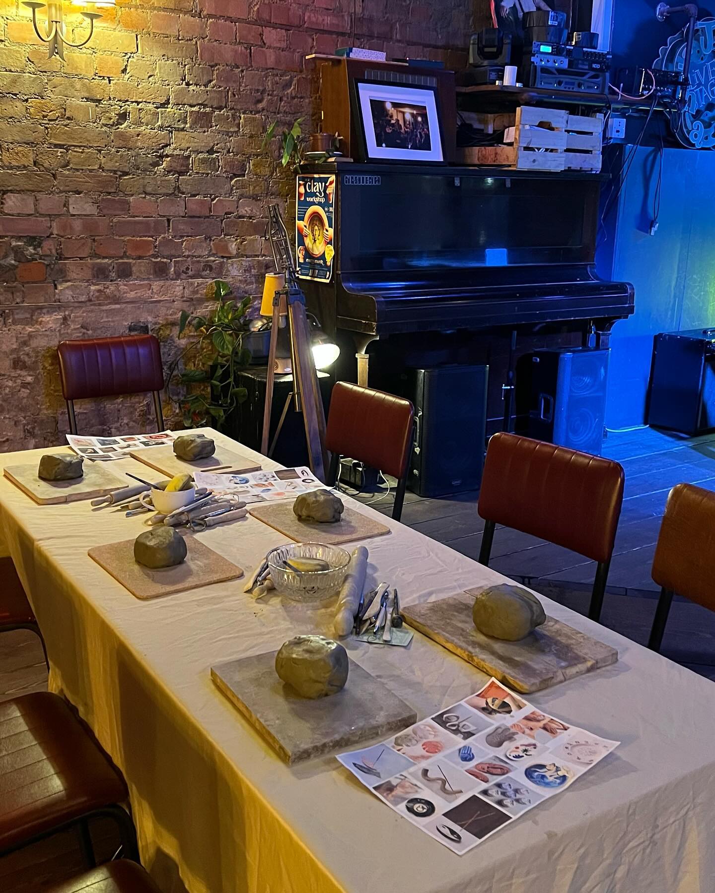 π Exciting News! π¨ Join us for the Christmas Edition Air Dry Clay Workshop in town! ππΊ Get your hands dirty at Jam in a Jar on December 7th, 7:30 PM. π
π€Ά Laughter, creativity, and festive spirit guaranteed! π Perfect for a pre-Christmas outing or team event. π Reserve your spot now! #ChristmasClayCrafts #WorkshopMagic #HolidayFun #airdryclay #londonworkshop