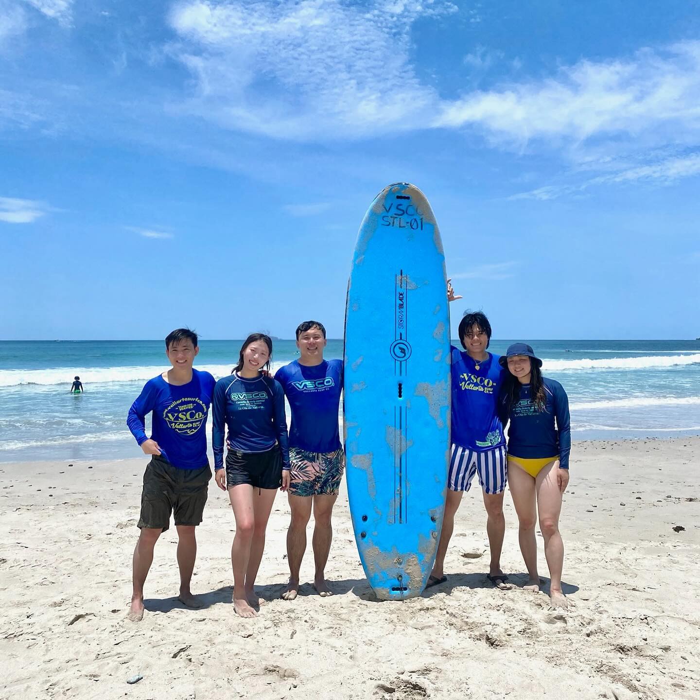 Another surfing day☀️🌊
•
•
•
•
•
#surflessons #surfvallarta #gosurf #visitpuertovallarta #rivieranayarit #banderasbay #instabeach #waves #instamexico #instatravel #nuevonayarit #nuevovallarta #family #jalisco #vacation #sea #views #surf #surfing #fun #puertovallartasurf #mainlandmexico