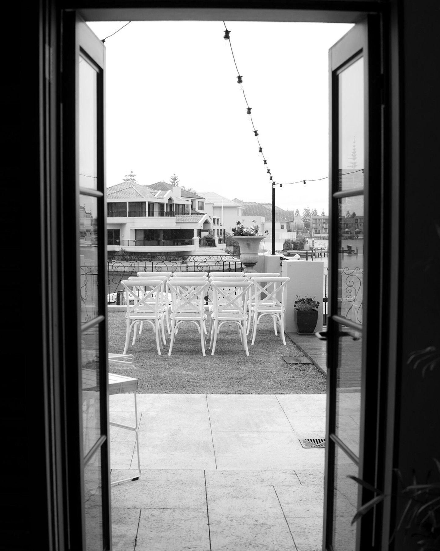 A European inspired backyard wedding with these two wonderful humans! The weather had other plans for us but these two embraced it all with smiles and it turned out to be a wonderful afternoon with their nearest and dearest 🤎
@wedding.sal.ebrant
@little_things_by_gigi
@britanirenae_mua
@aestudio_perth
@envyeventgroup
@mrpaellacateringperth
@thelittlebarcart