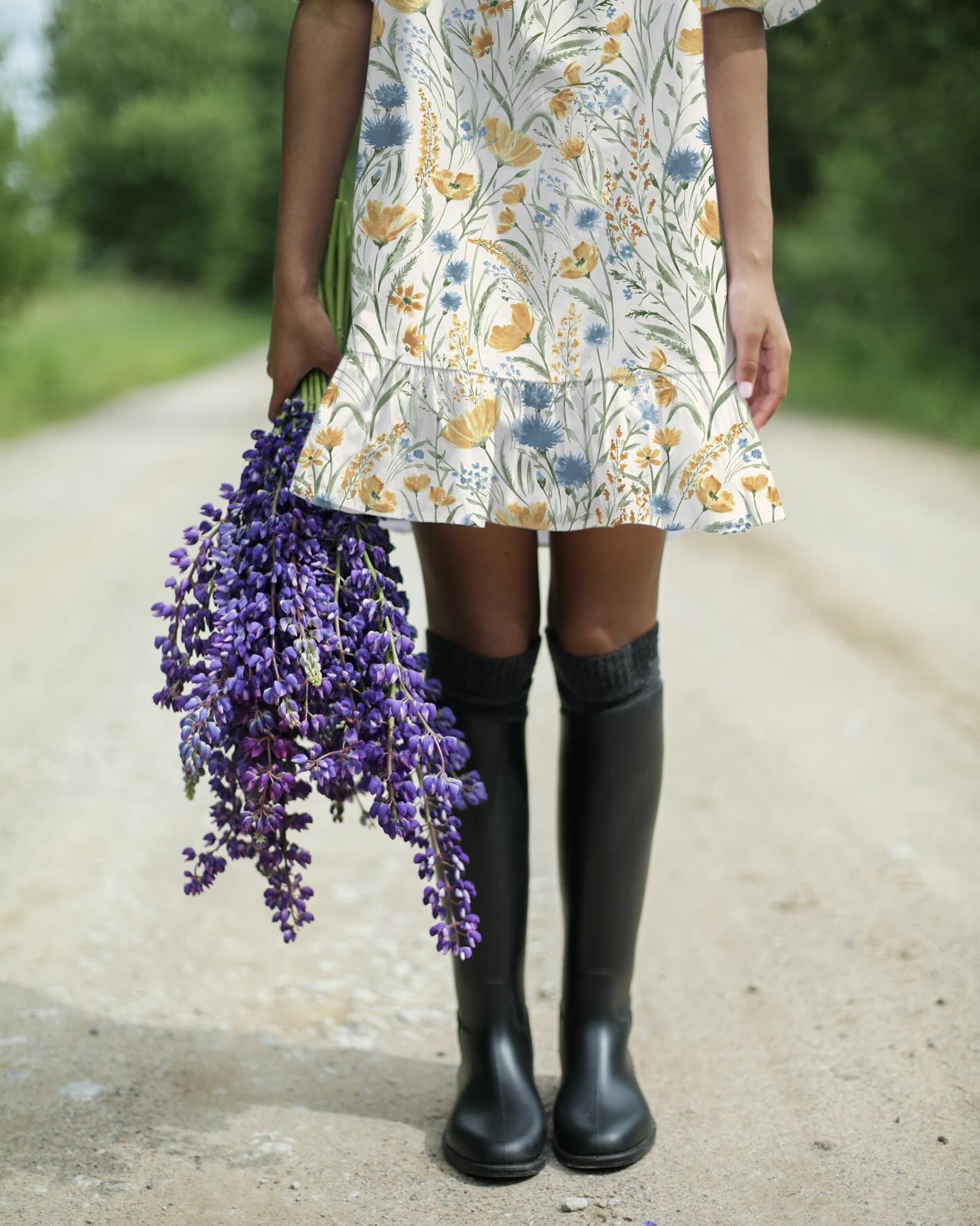 Application sketches really help bring prints to life! It’s a great way to visualize the scale and layout before final production. I love this shot of my wildflower print as a spring dress 💛
#freelanceprintdesign #freelanceprintdesigner #surfacepatterndesign #surfacepattern #printdesign #textiledesign #patternlove #womenswear #floralprintdress #floralprint #watercolorfloral #creativeprocess #creativebusiness #printandpattern #elpprintdesign