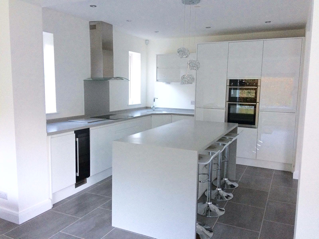 Integra Gloss White by JJO in Sandal with Corian Worksurface.
_____________________
Main build project by Ascough Builders, Kitchen installation by Paul Chambers with Karndean Opus Urbus Flooring by Russell Miles.
_____________________
#kitchen #worktop #breakfastbar #flooring #renovation #wakefield