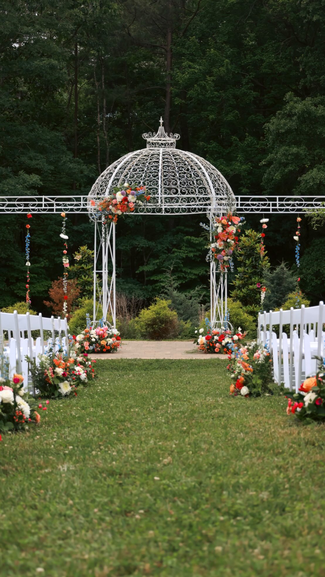 Happy first day of Spring!!! Here’s to warmer weather and alllll the blooms! 😍🌷🌼🌸✨
Planning: @timeless.events.nc
Florist: @teacupfloral
Rentals: @curatedeventsraleigh
•
•
•
The Meadows Raleigh I Raleigh NC I Raleigh Weddings I NC Weddings I Wedding Inspo I Wedding Day I Luxury Wedding Venue I Luxury Weddings I Raleigh Wedding Venue I NC Luxury Wedding Venue I Luxury Wedding Venue Raleigh NC I Wedding Photography I 2026 Bride | 2027 Bride | Spring Wedding I Spring Wedding Inspo I