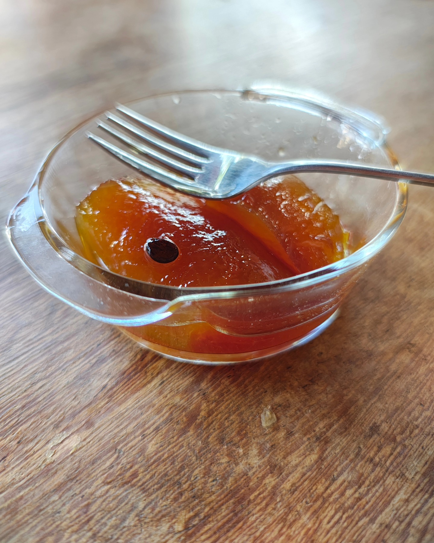 PANC tbm é planta alimentícia não convencional, e esse aqui é doce da partinha branca da melancia. Que delícia!
Receita: parte branca sem a casca verde de 1 melancia grande, 4 xícaras de açúcar cristal, 3 folhas de pimenta da jamaica no lugar da canela e panela de pressão.
Subiu fervura, conta 40 min. Resfrie e deixe na geladeira. Dura meses 💚
#panc #receita #docedemelancia