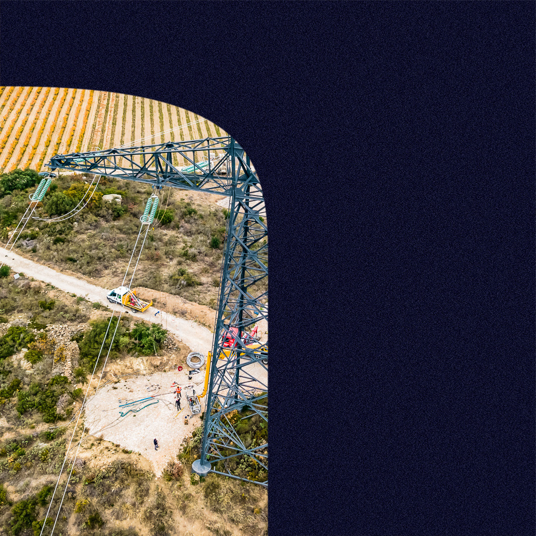 📸 | REPORTAGE INDUSTRIE | OMEXOM | LIGNES HAUTES TENSIONS 👷
👉 En 2022 j'ai été contacté par la société OMEXOM, filiale de Vinci Energie, afin de réaliser un reportage sur la mise en place d'une ligne très haute tension (400 000Vlt) entre la France et l'Espagne.
J'ai ainsi eu la chance de pouvoir fréquenter des hommes hors normes capables de travailler dans n'importes quelles conditions les plus périlleuses et ce, aux quatre coins de la planète.
Suivez-nous :
🌍 Notre site : https://www.indecomprod.fr/
🔹 Facebook: https://www.facebook.com/indecomprod
🔺 Instagram : https://www.instagram.com/indecomprod_filmmakers/
______________________________
.
.
#omexom #industrie #industriel #hautetension #energie #energiepositive #vinci #vincienergies #coupdecoeur #energieverte #photo #photoindustry #photoreportage #photooftheday
.
.
#agenceaudiovisuelle #RéalisationAudiovisuelle #PhotoProfessionnelle #DroneProfessionnel #VideoCorporate #monteurAudiovisuel #Packshot #ReportagePhoto