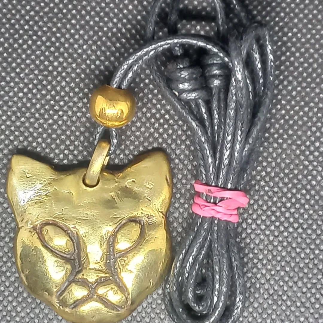 DIJE DE CABEZA DE GATO
1 pieza disponible
22 gr de laton sólido
4 cm de alto por 3 cm de ancho.
PRECIO
150 pesos mexicanos más envio.
#dije #dijes #joyeria #joyeriamexicana