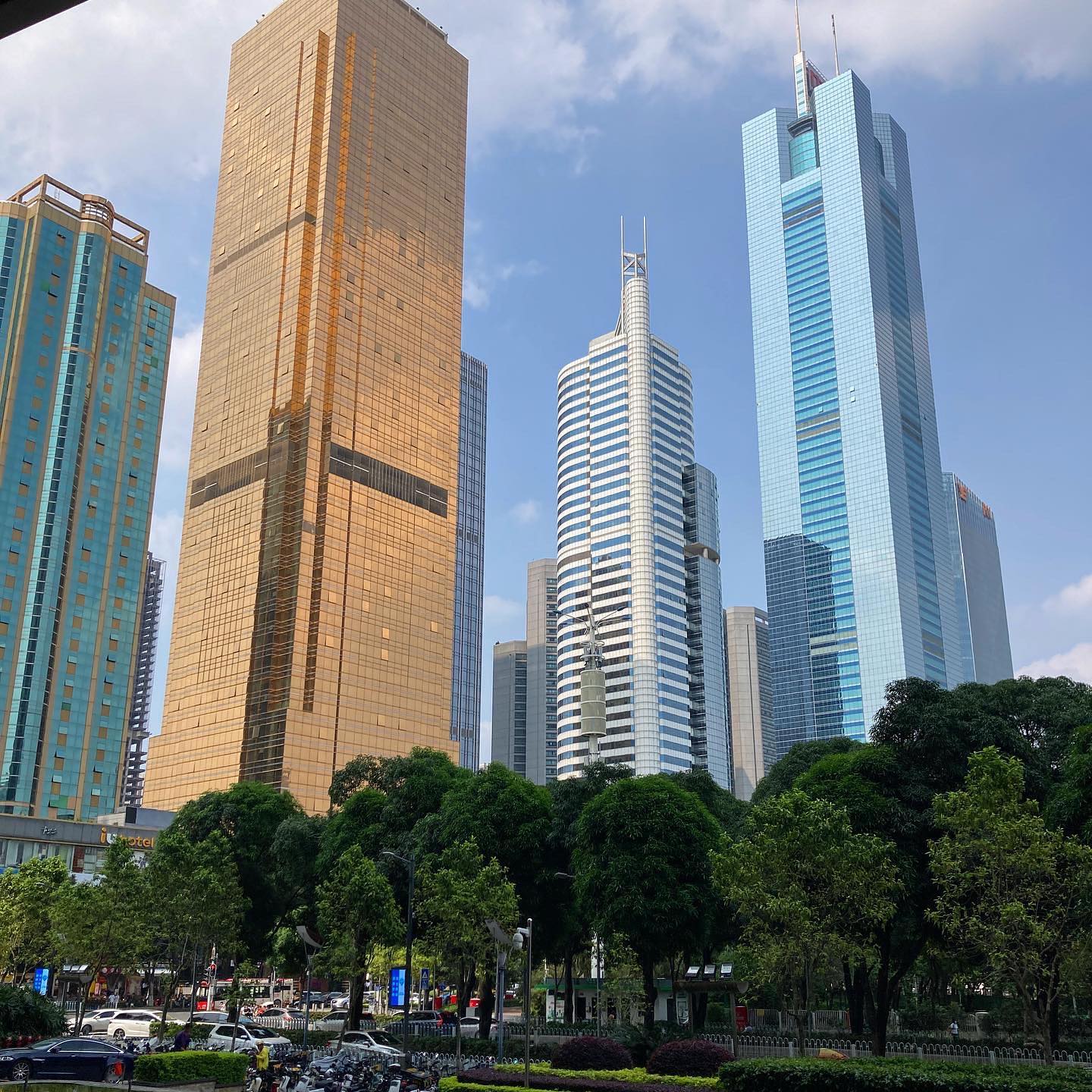 Quand 80% du parc automobile et 100% des 2 roues sont électriques…
La ville devient plus calme 🤩
La Chine avance…
.
#china #business #work #sustainability #futur #vision