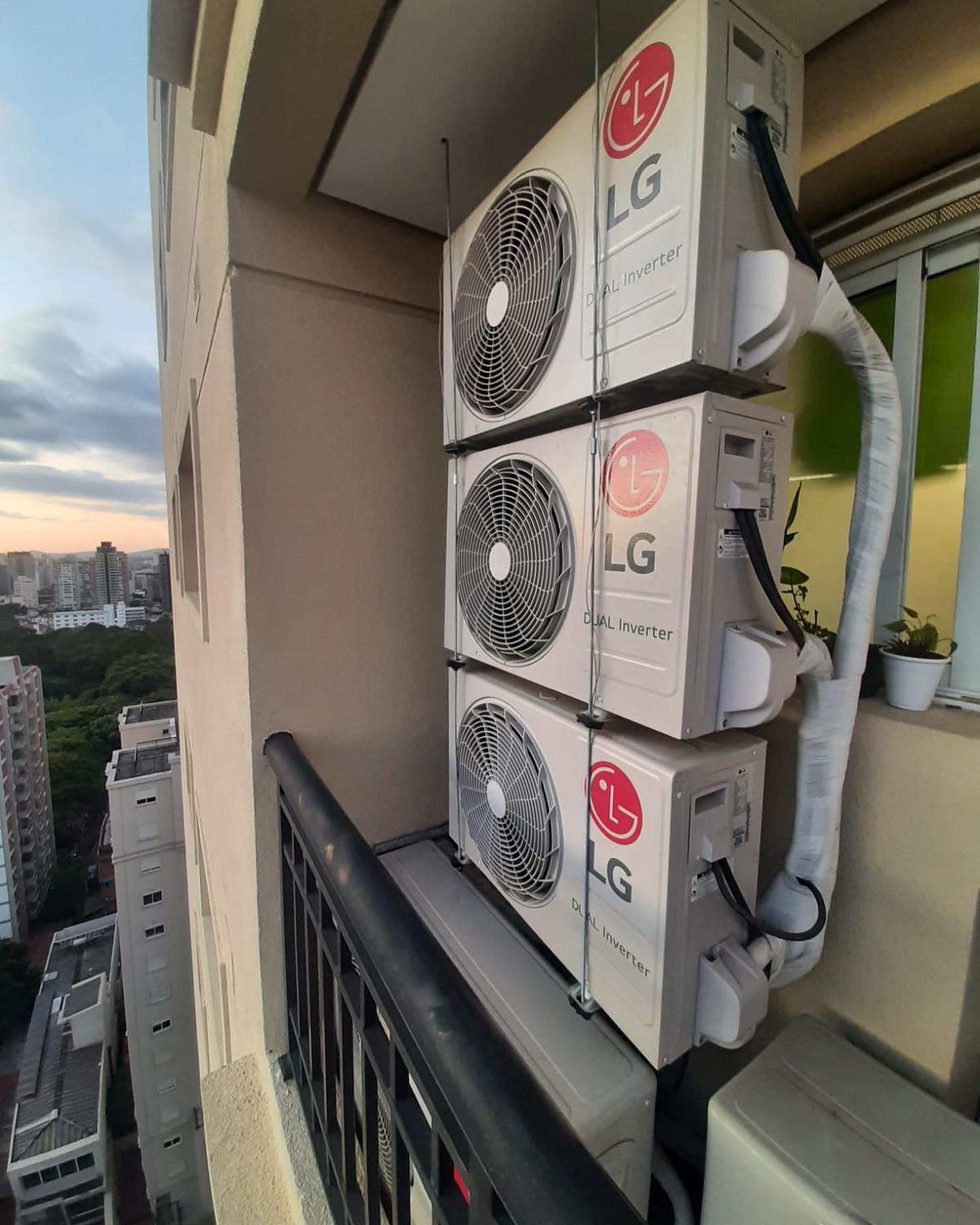 Qualidade eficiência e com a @climasp.arcondicionado
Ligue e consulte nossas ofertas ! (11) 95813-7562 -WhatsApp
Instalação de 5 aparelhos de 12.000btus e 24.000btus marca : @lgbrasil