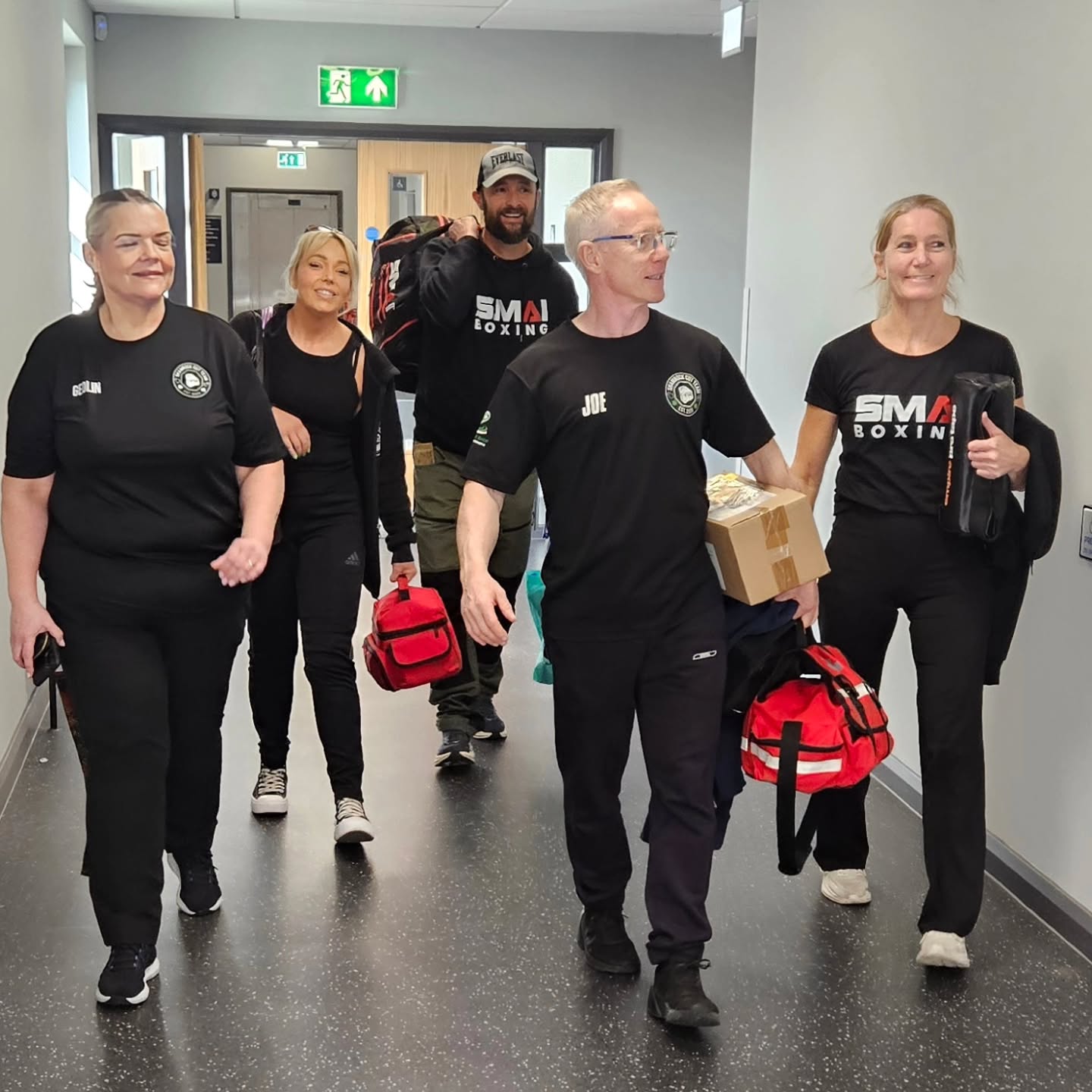 This event was special not only because of the well-run event and great matchups but also because we once again had Margareth on the cut team, joining us from Norway, where she works as both a cut person and a judge.
We also had great support from Anders, who handled the admin side 📕, and Ruairi, who kept everything on schedule by making sure fighters were wrapped and ready on time🥊
From start to finish, everything ran smoothly 💪
#clanwarsmma
#minutemedicineman
#fightsaftety
#shanrockcutteam
#cutperson