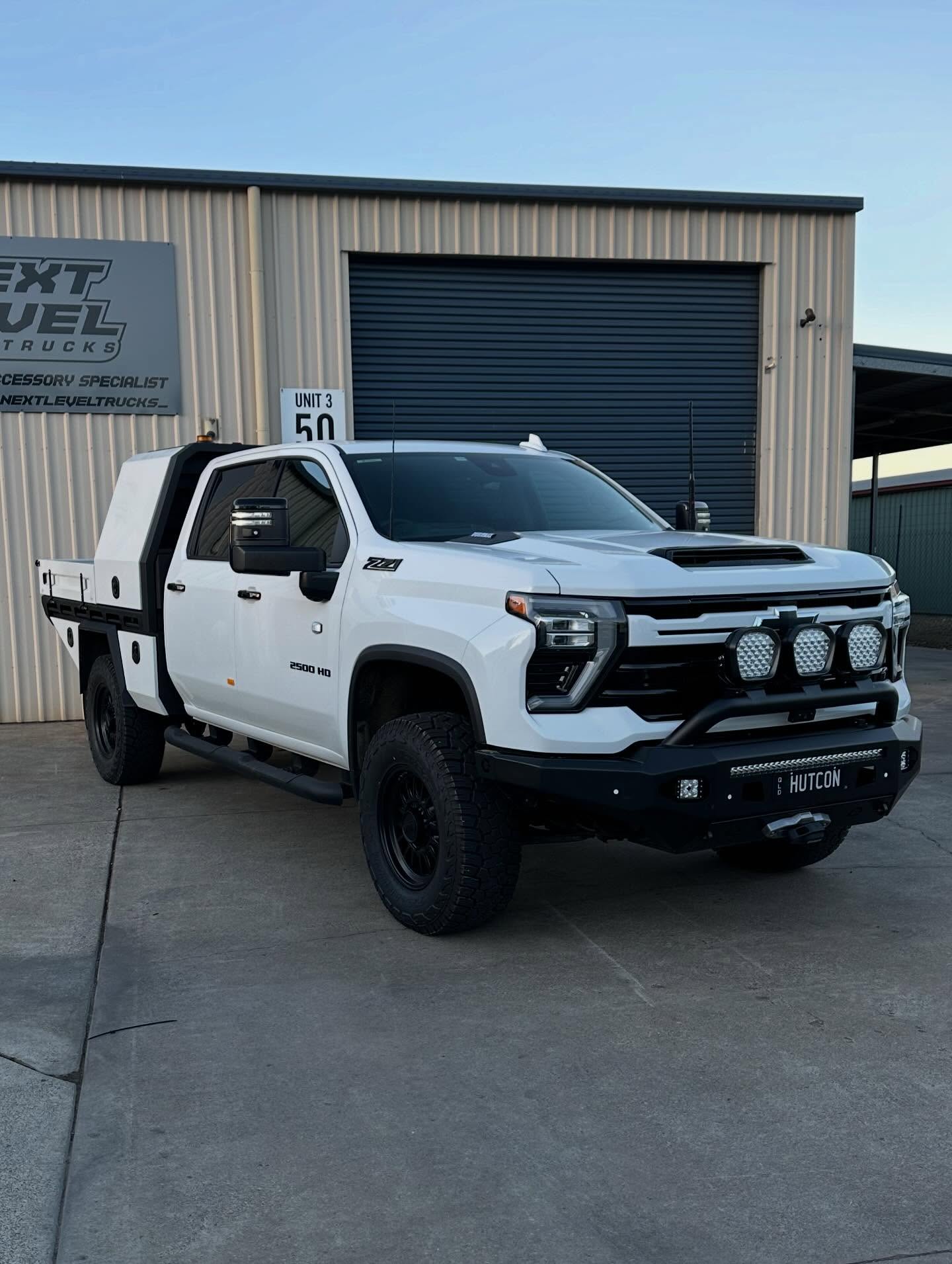 Another truck built for working hard 💪
☑️BDS 3” lift with fox performance elite shocks
☑️Boss triple bellow airbags
☑️Supersprings
☑️KMC impact FFT 18x9
☑️Yokohama geolandar 35x12.5r18
☑️Apex valves
☑️5825kg GVM
☑️NB1 to NB2 conversion
Take your truck to the Next Level.
#chevrolet #silveradonation #kmc #bds