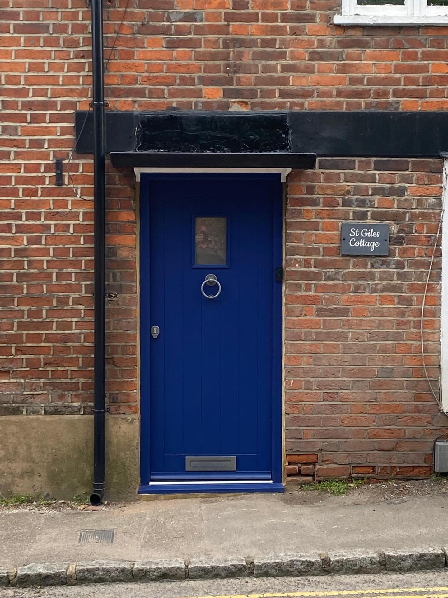 Timber front door and new canopy fitted in Navy Blue with matching frame perfect to comply with conservation areas like this one!
If you have any enquiries please send us an email
Showroom@gxhomeimprovements and we will pick up on this on our return
Thank you
Showroom team