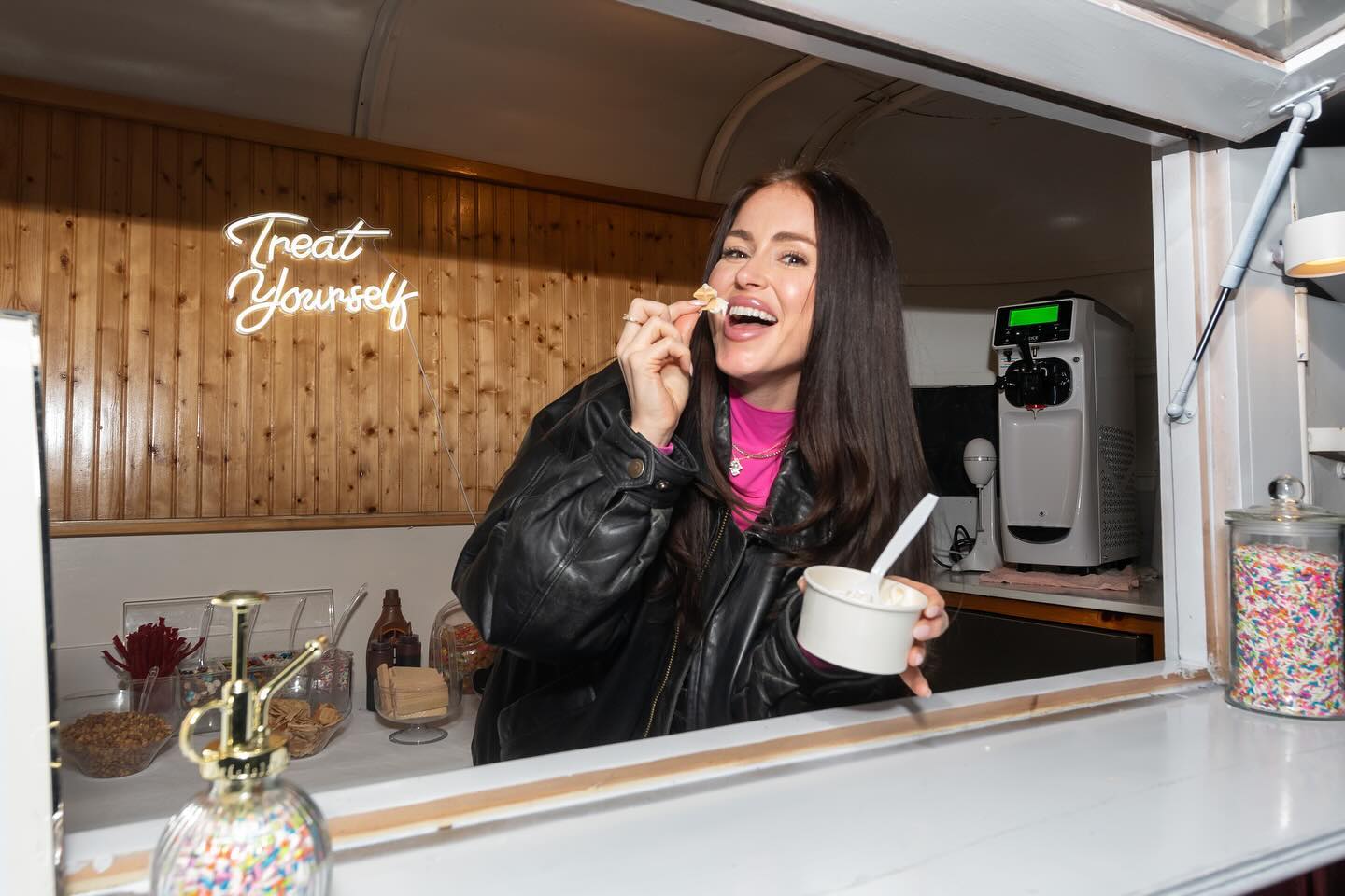 😋🍦 Play-by-play of our founder kicking off the 24 season AKA quality control, 10/10
Thanks for all the love and support! Can’t wait to debut the new truck && treats 🍭✨
📸 @marcojsagliocco