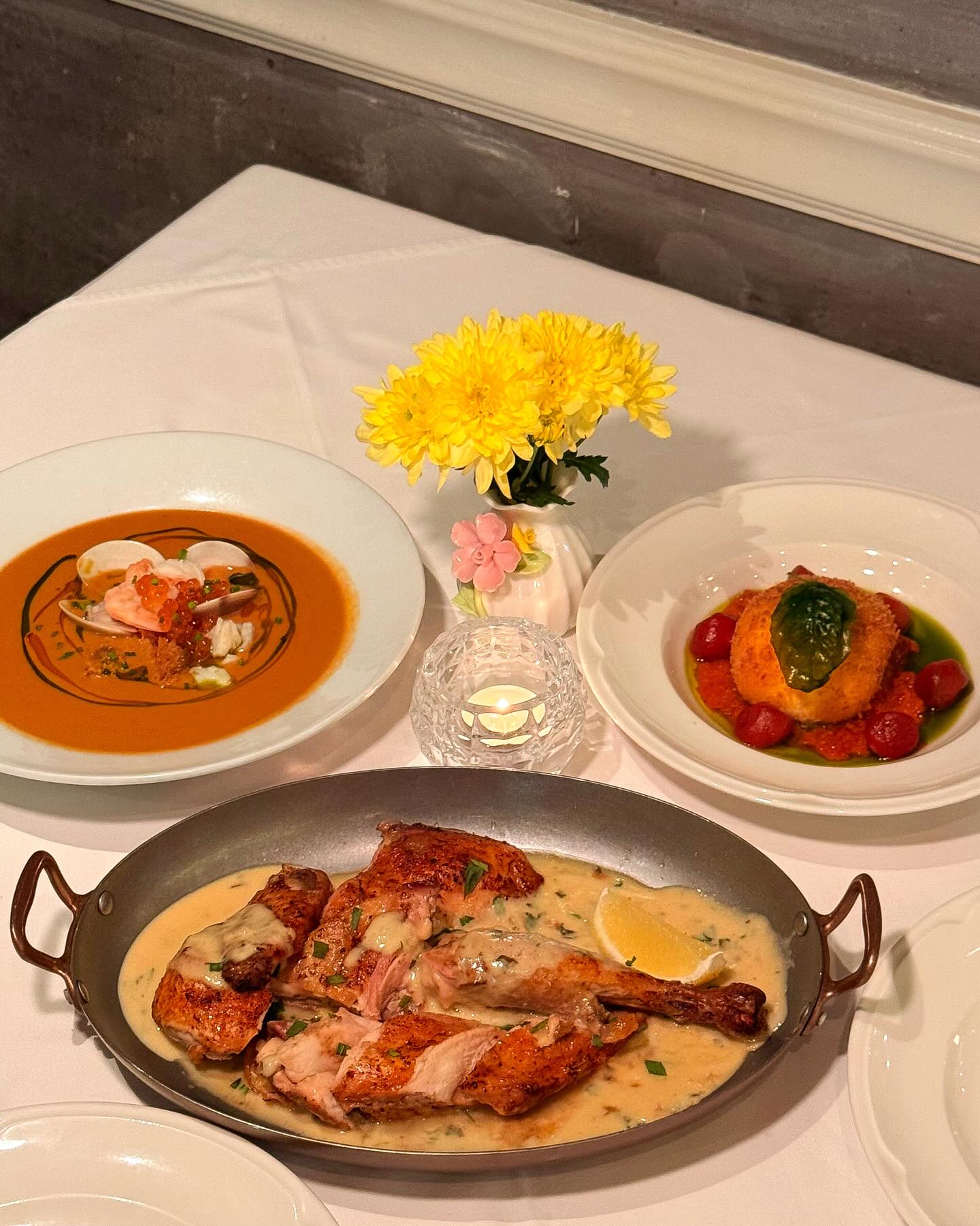 Make it taste good.
Spotlight on David’s classic roast chicken with tarragon sauce, velvety shrimp and crab bisque, deep fried burrata bomb complete with pesto surprise.
Comfort food that does exactly what it’s supposed to.