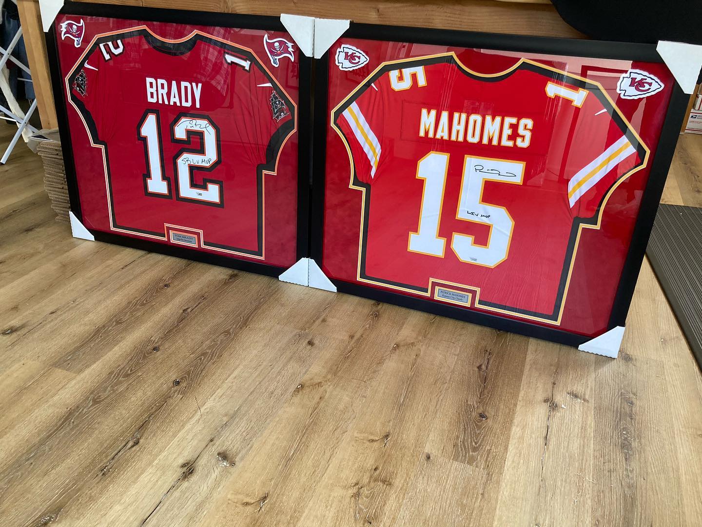 A few we’ve been working on & shipped to customers all over the country. We will be having a limited supply of jerseys for sale #blackfriday thru #cybermonday so be on the lookout!
•
•
#sportsframing #framedjersey #sportsmemorabilia #autographs #christmas #gifts